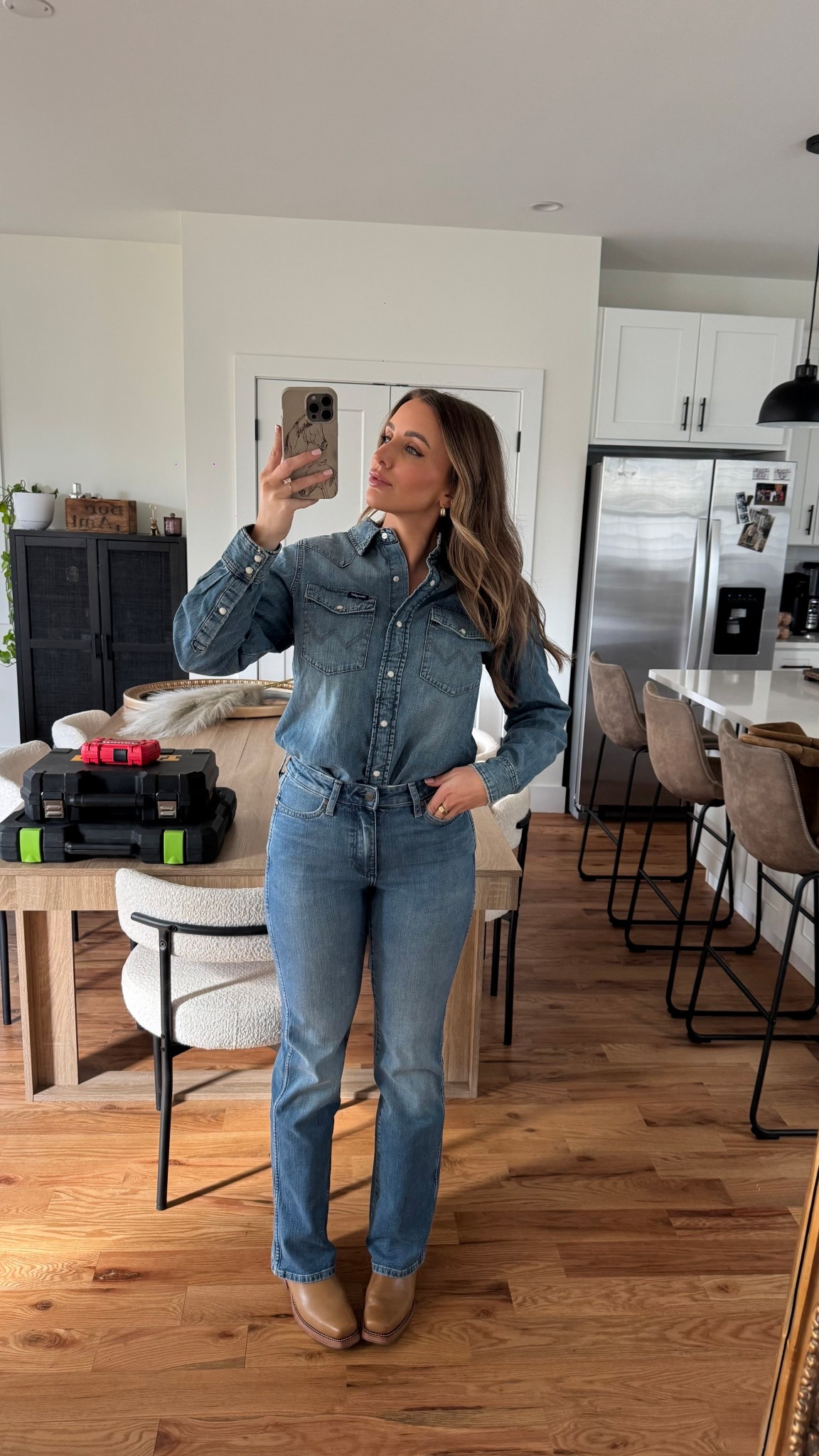 Me 🤝 Canadian tux. Literally can never go wrong! All wranglers and then my Charlie’s from Tecovas 

#LTKootd