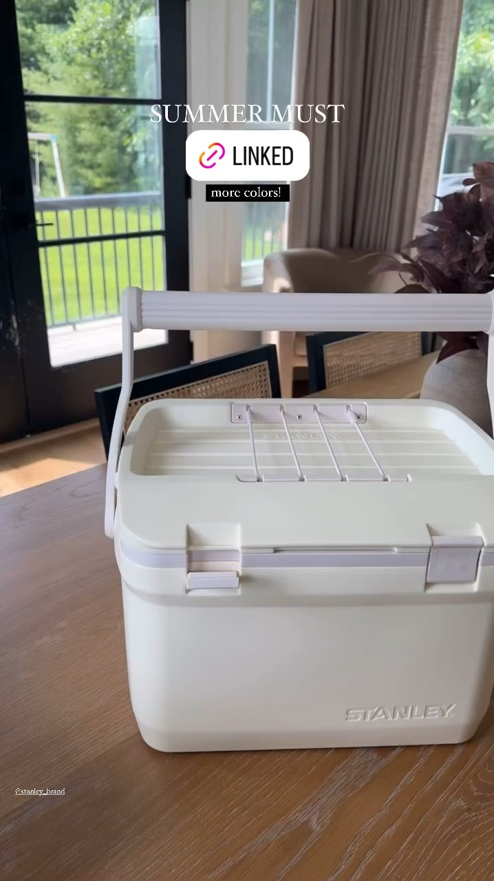 This little cooler is perfect for taking lunch or snacks on the go!! Perfect for keeping drinks cold too while you’re at sports games! 

#LTKFamily #LTKSeasonal #LTKBacktoSchool