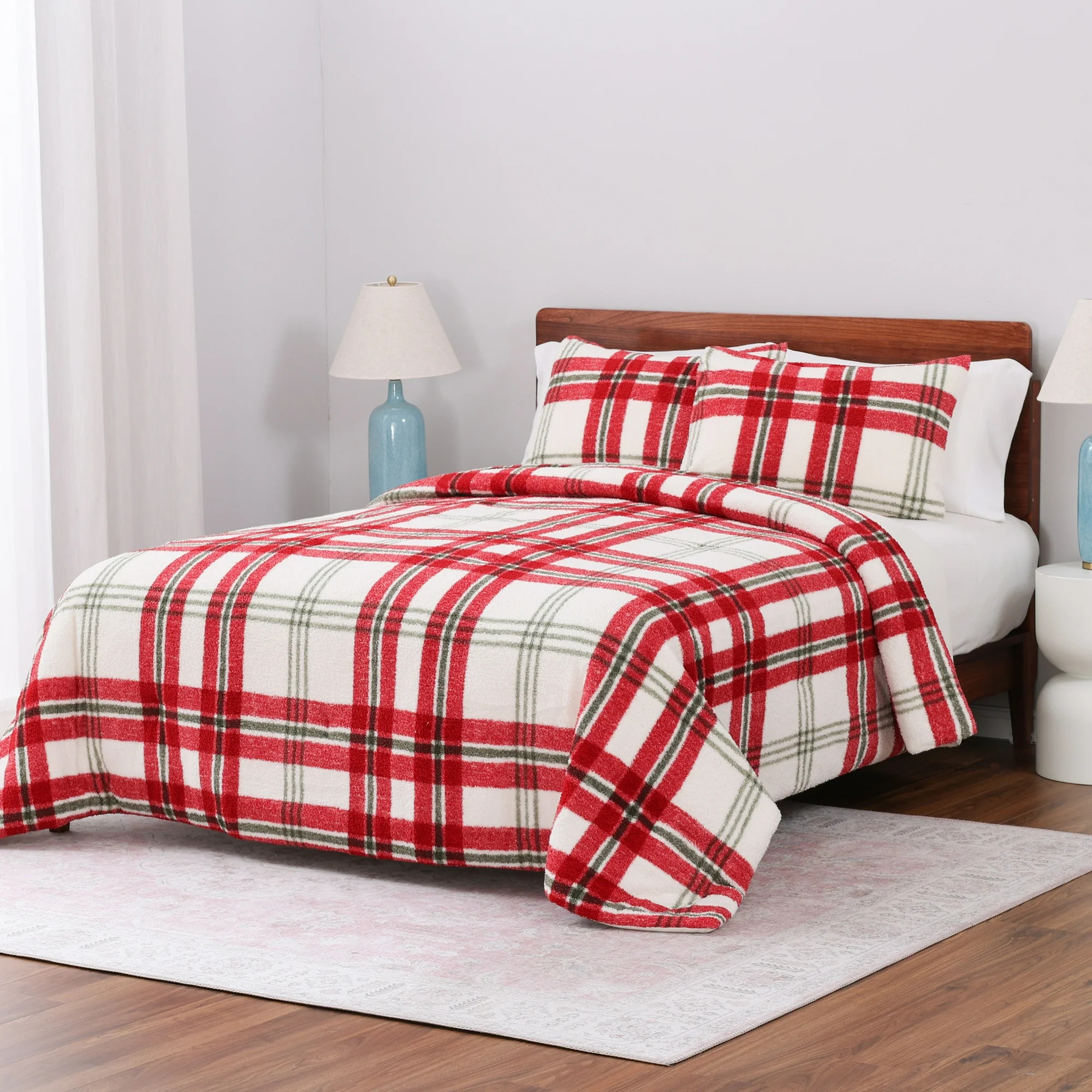 Better Homes & Gardens, Full/Queen, Comforter Set with Shams - Soft and Cozy, Red and Green Holid... | Walmart (US)