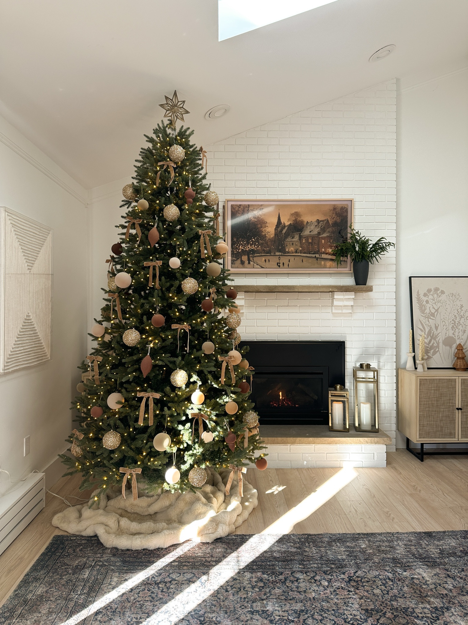 It’s beginning to look a lot like Christmas! In love with all the neutral decor this season! 

#LTKstyletip #LTKhome

#LTKSeasonal