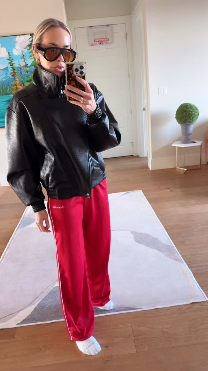 Can’t stop reaching for this oversized faux leather jacket. Bit of an investment peice but I also found a cheaper option. Love it paired with these track sweat pants! 💋