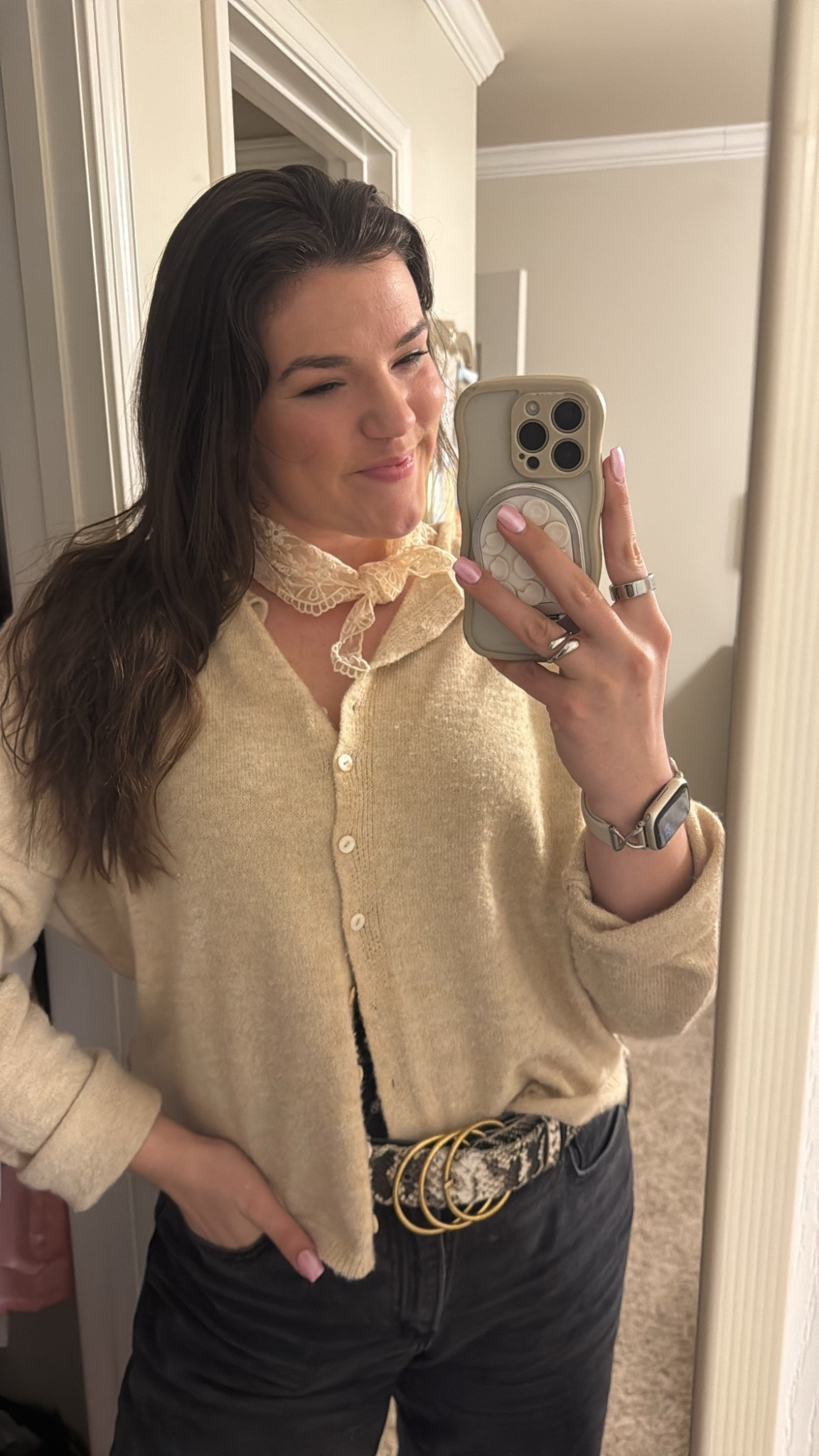 Loving this lil neck scarf🤌🏻

#LTKSeasonal #LTKootd