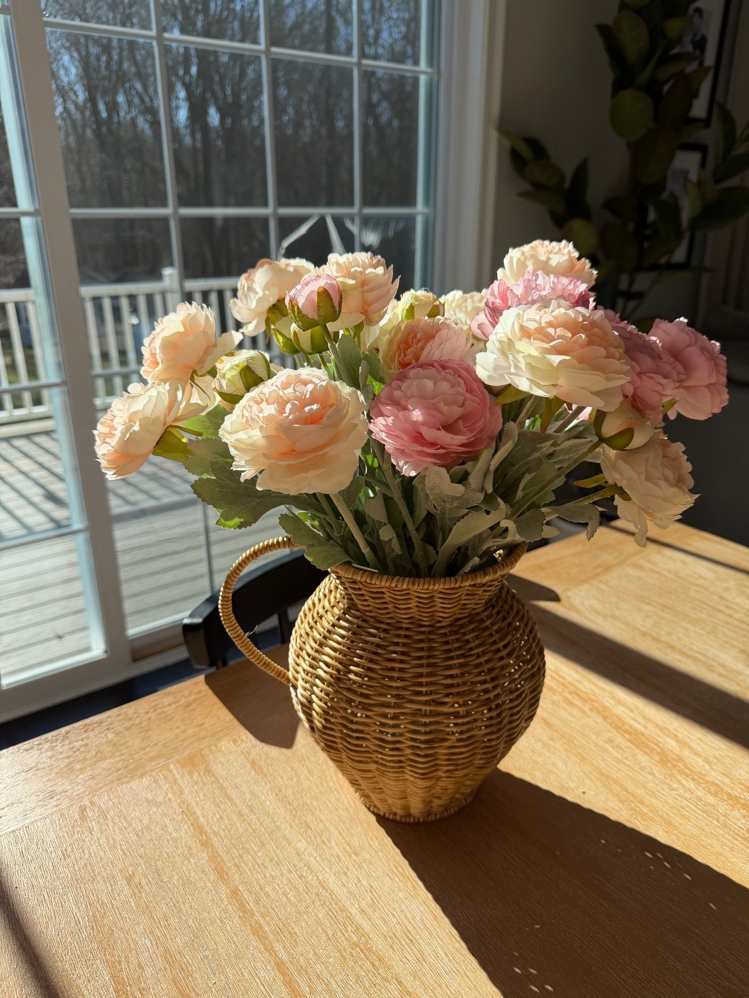 Already itching for warmer weather and spring florals 💐

Here is your reminder to blow dry faux florals like peonies for a fuller look!


#LTKSeasonal #LTKFindsUnder50 #LTKHome