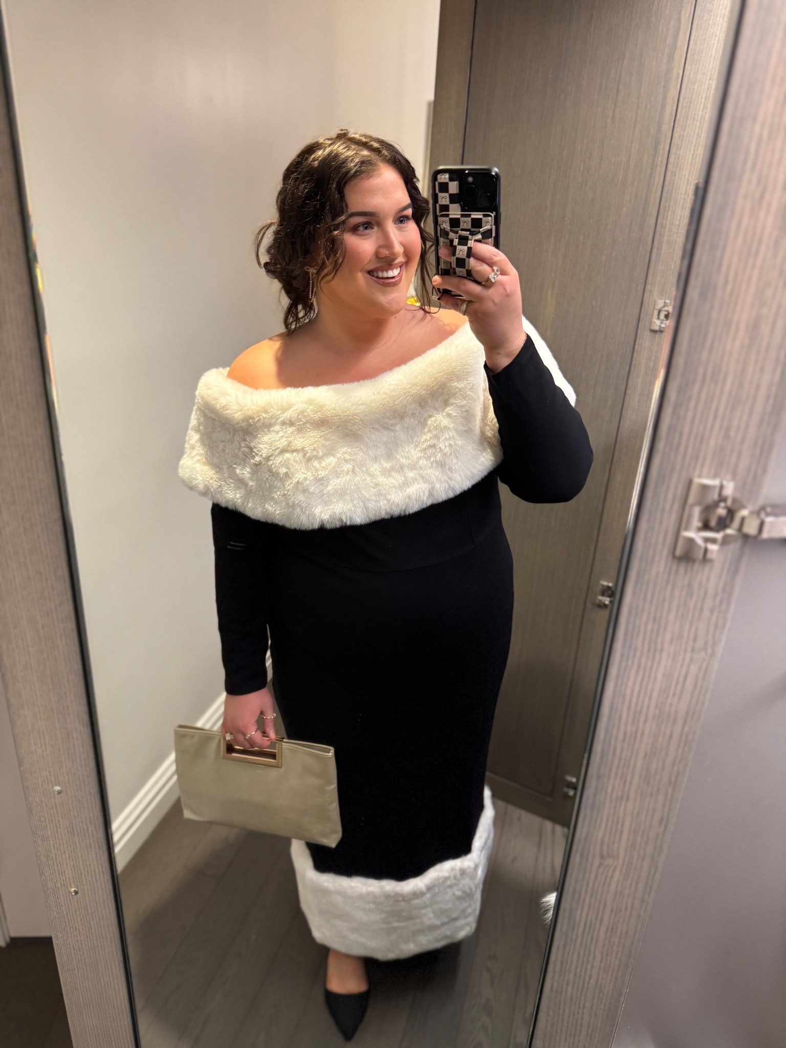 Dinner in NYC upper west side during Christmas had to go all out 🖤✨ This fur lined dress is perfect! Great for curves and stays off the shoulders comfortably. Wearing a size 20. @eloquii 

#LTKSaleAlert #LTKHoliday #LTKPlusSize