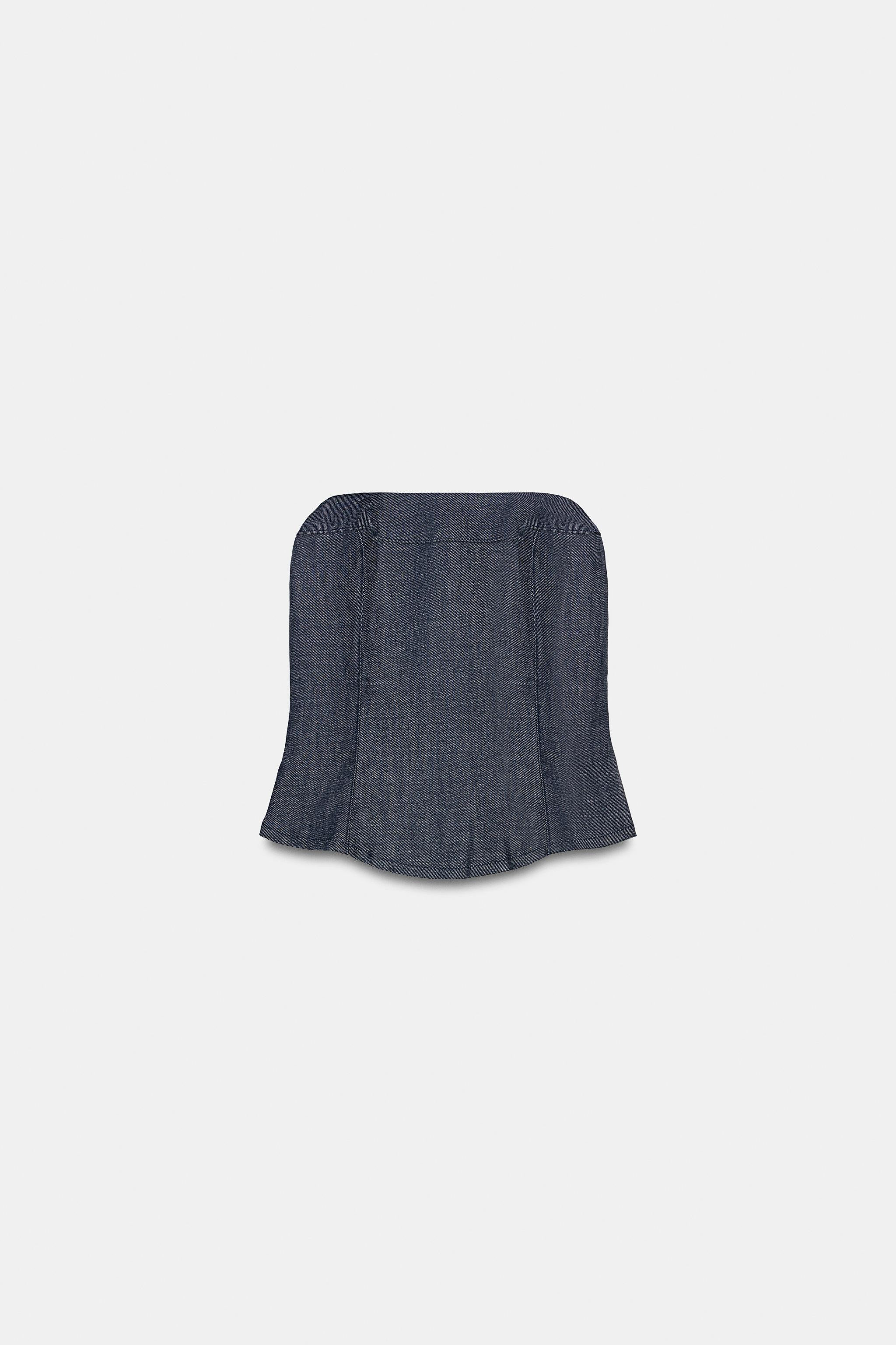 DescriptionD\u00e9tailsDimensionsTop court avec d\u00e9collet\u00e9 droit, \u00e9paules d\u00e9nu... | Zara FR
