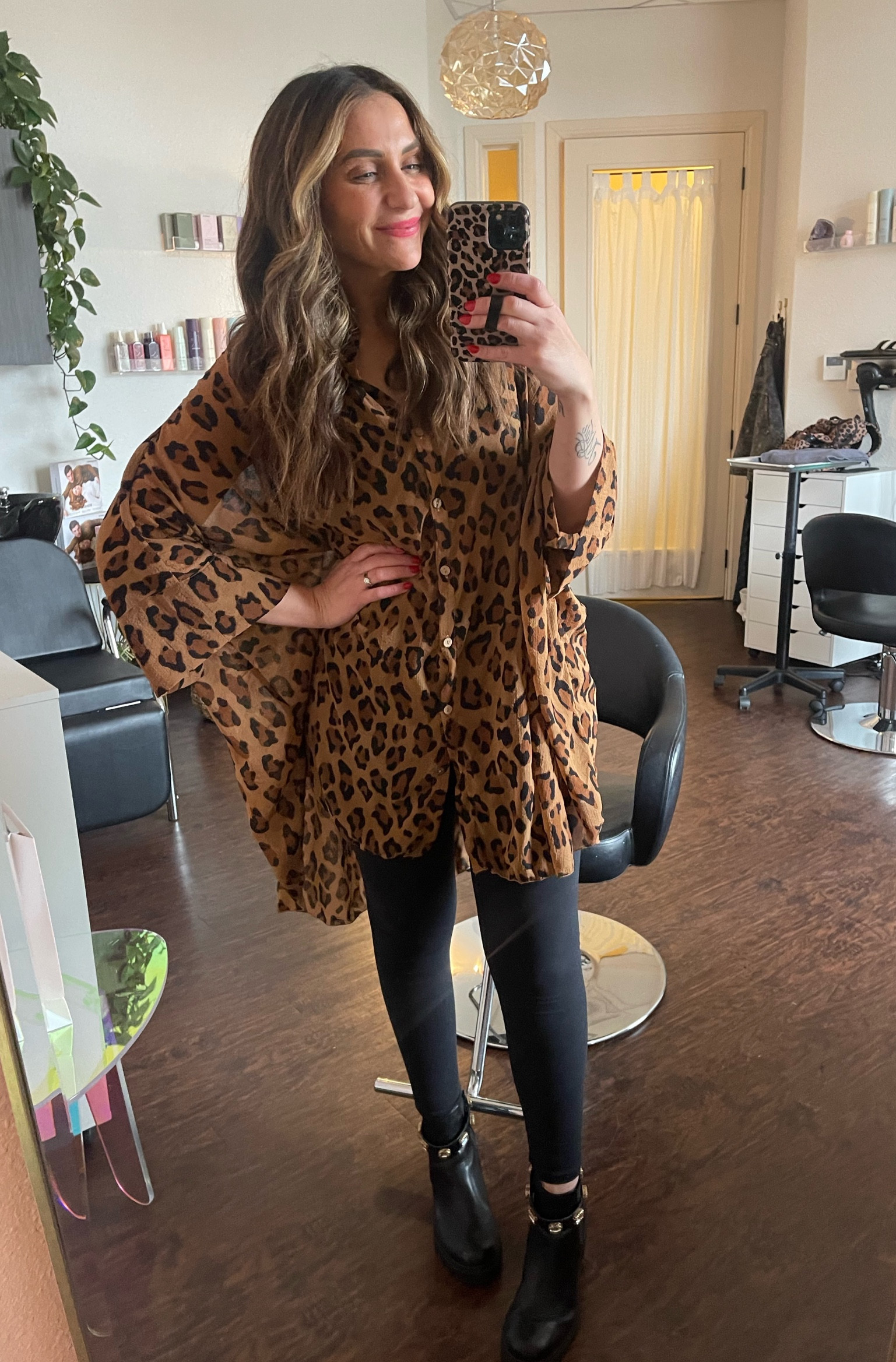 This top has been so versatile from not pregnant to pregnant to breastfeeding and even as a beach or pool cover up 🐆

Free people will sell out and restock this shirt A LOT
I’ll link others that have the same fit 😘
I’m 5’6”
155lbs
Top - S 
Leggings - M
Shoes - 9.5