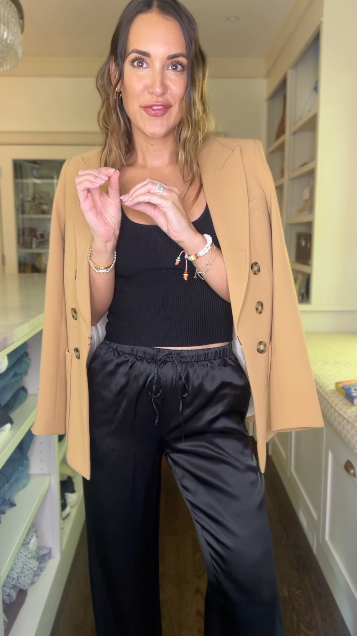 I am a big fan of @onequince's 100% washable silk and these drawstring pants are the ultimate chill pant. Run TTS - 

#quincepartner