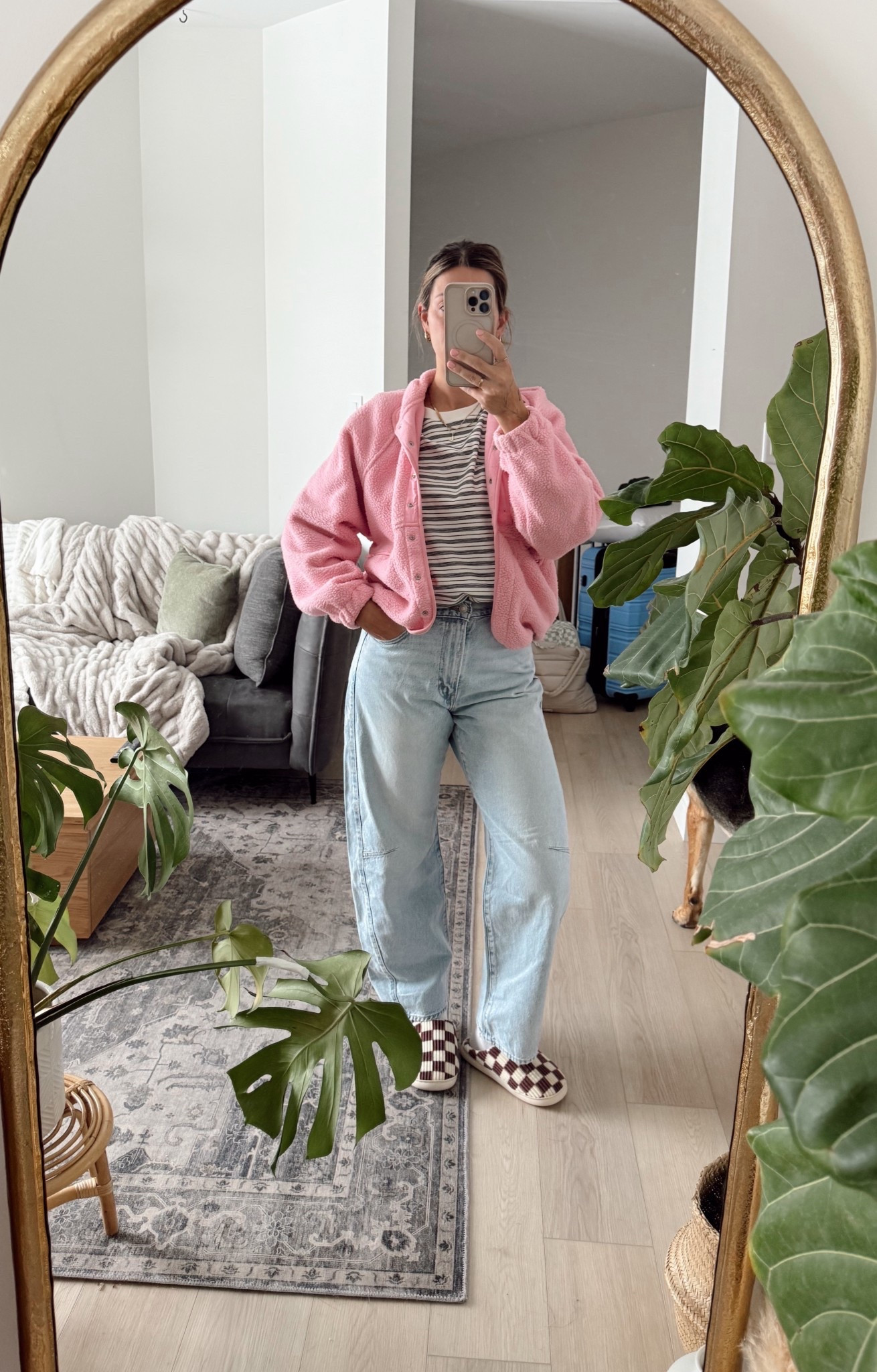 My travel ootd 
Aritzia tshirt 
Levi’s barrel jeans 
Free people hit the slopes jacket 

#LTKcanada #LTKstyletip