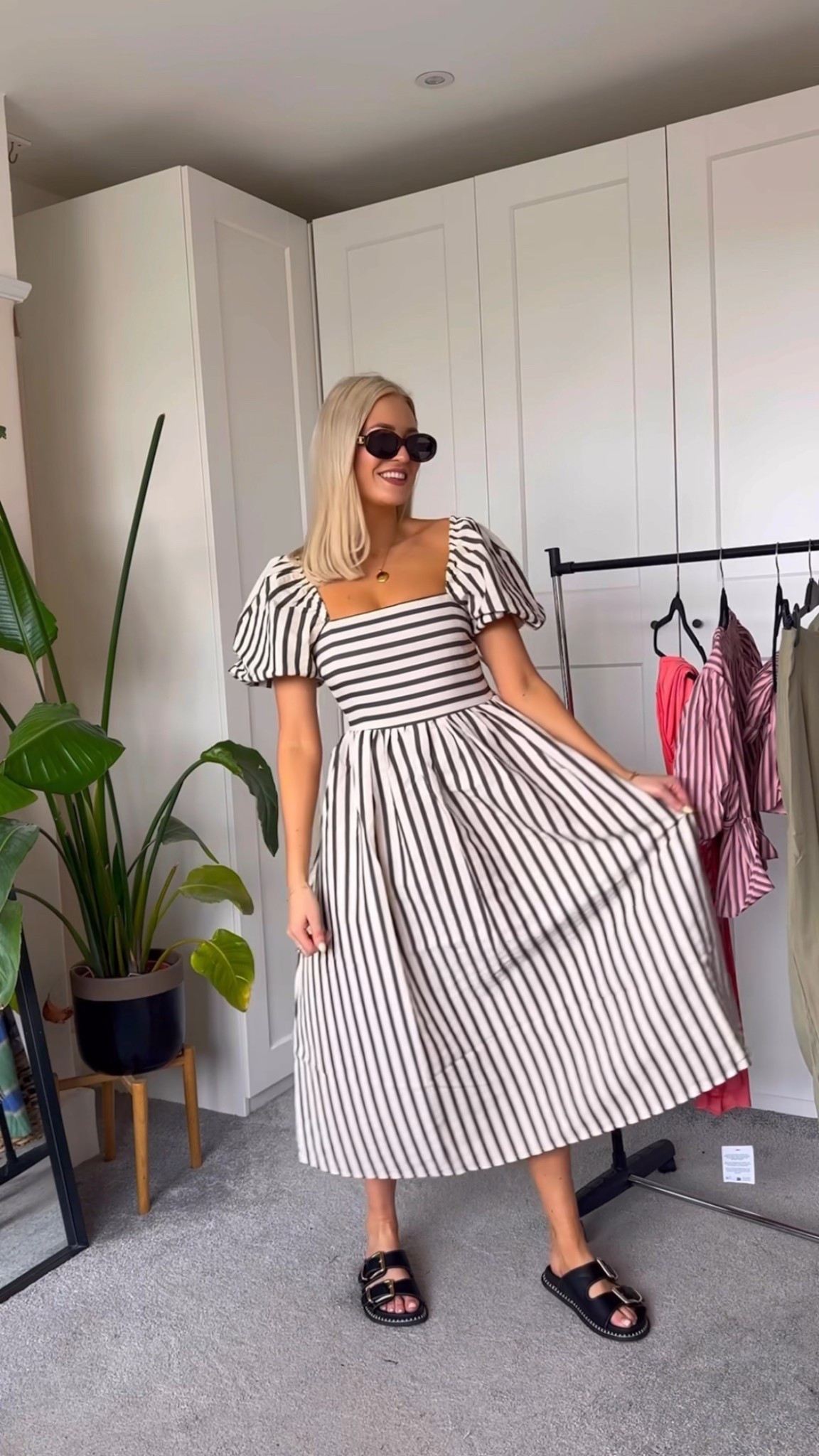 The perfect spring dress!

Spring midi dress, striped midi dress, midi smock dress 