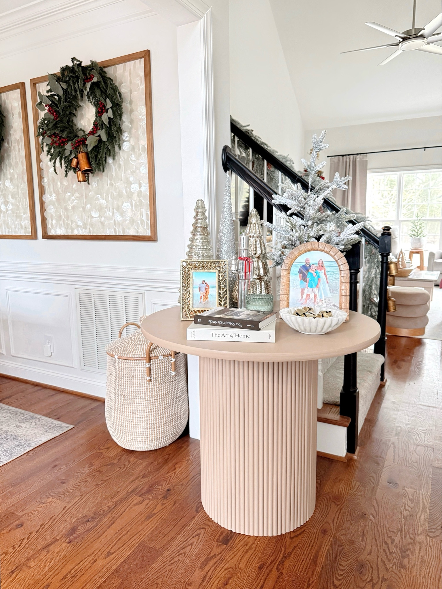 Front Entryway Table decorated for Christmas🎄✨

Home, home decor, Christmas decor, entryway decor, entryway table 

#LTKSaleAlert #LTKHome #LTKHoliday