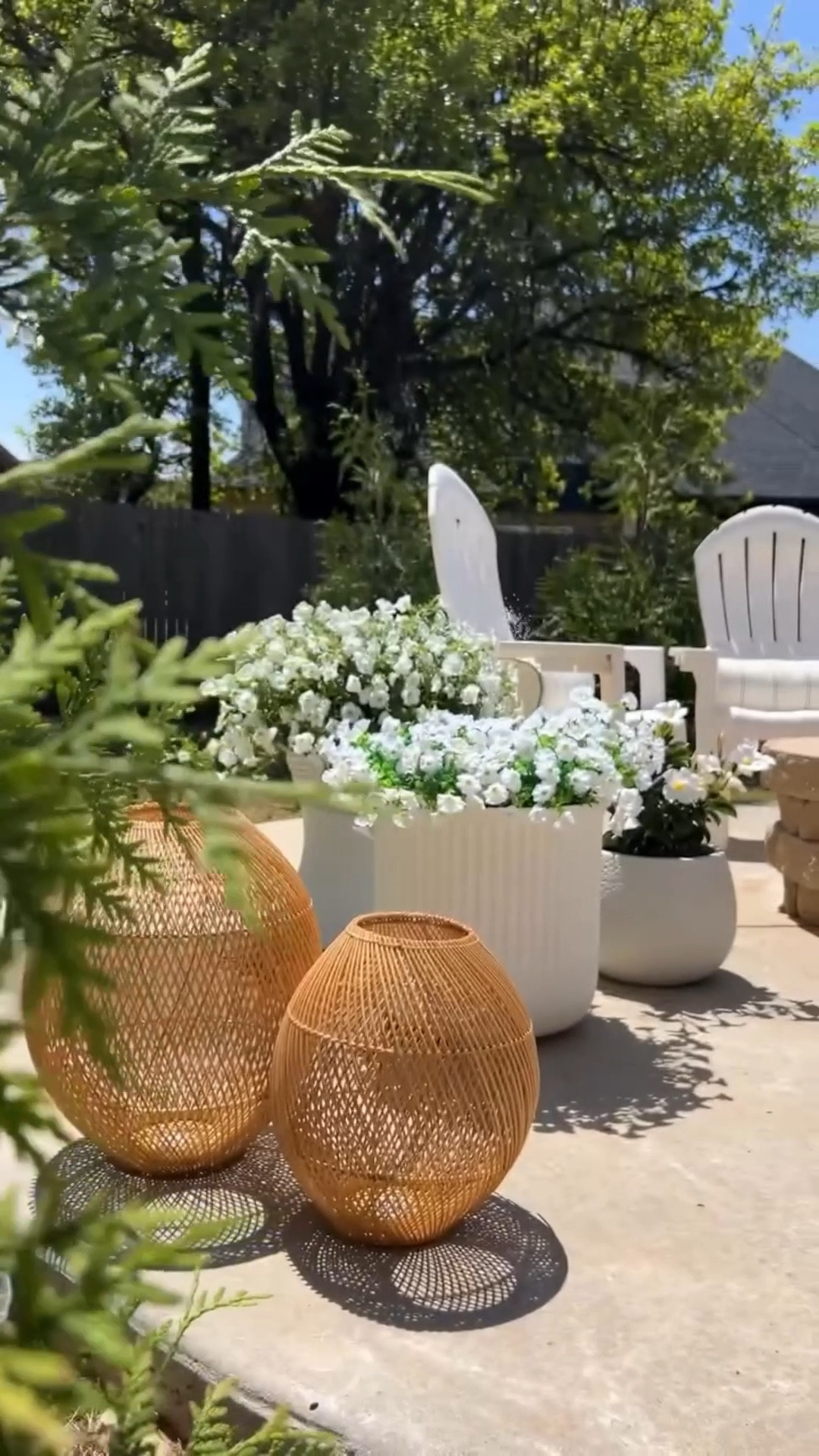 🍃🍃Let me show you this super easy DIY your backyard and birds will LOVE 🐦☀️Follow & Comment DIY for links 

I used two planters and a solar fountain to create the easiest bird water station ever.
No wires, no mess , just calm, simple garden magic ✨🌿

#gardendiy #solargarden #birdwater #backyardideas #diy 

solar bird bath, easy garden diy, backyard ideas, bird water station, solar garden, amazon garden finds, neutral backyard