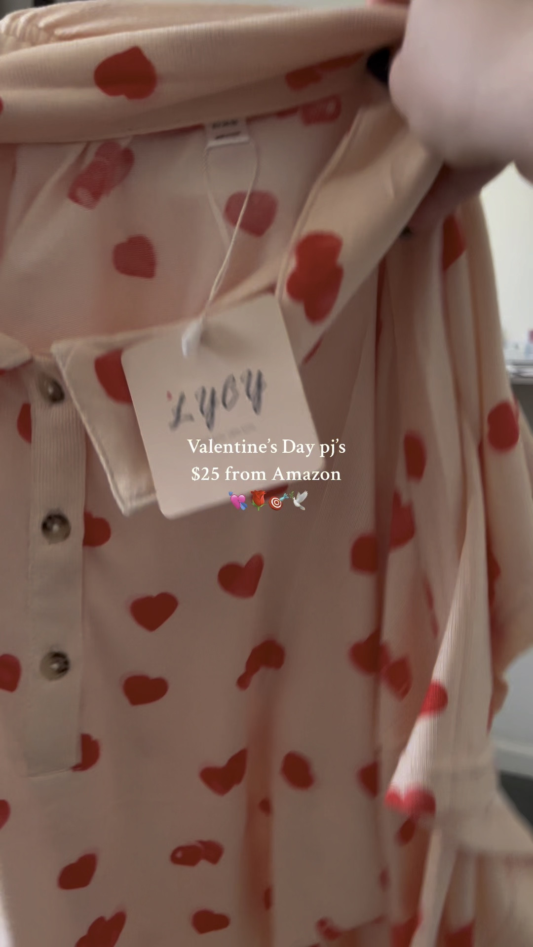 Valentine’s Day pajama shorts set from Amazon 💘💘



#LTKSeasonal #LTKVideo #LTKfindsunder50