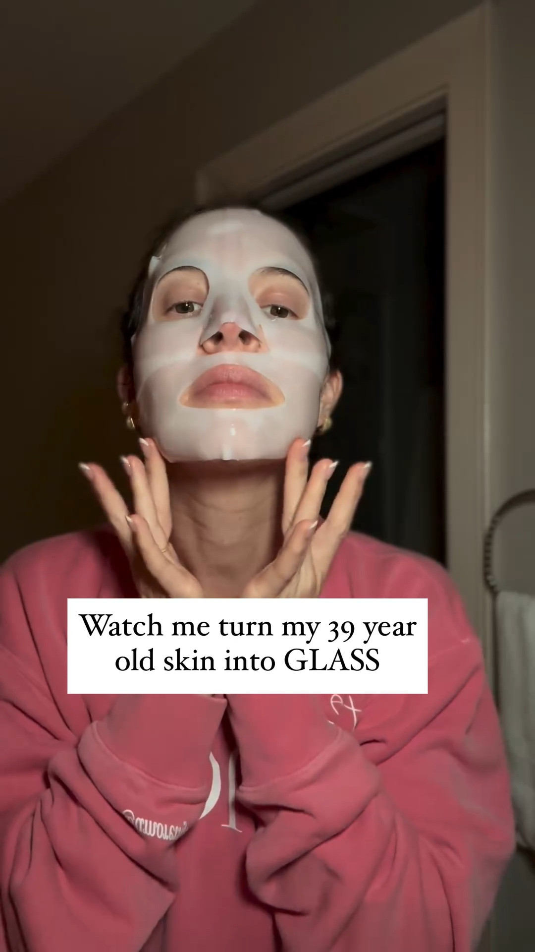 Tried this collagen overnight mask for the first time and I’m shook 🤯 It comes in 2 pieces, you apply and wait about 20 minutes for it to dry + cling to your skin, then you sleep in it overnight. In the morning, you peel it off (SO satisfying) and you’re left with plump, hydrated, glowing skin that legit looks like I had a facial ✨

The pack I got has 4 masks, and it’s recommended once a week. Safe to say I’ll be making this a weekly ritual!!!

Want the Amazon link? Comment GLOW and I’ll send it straight to you 💌