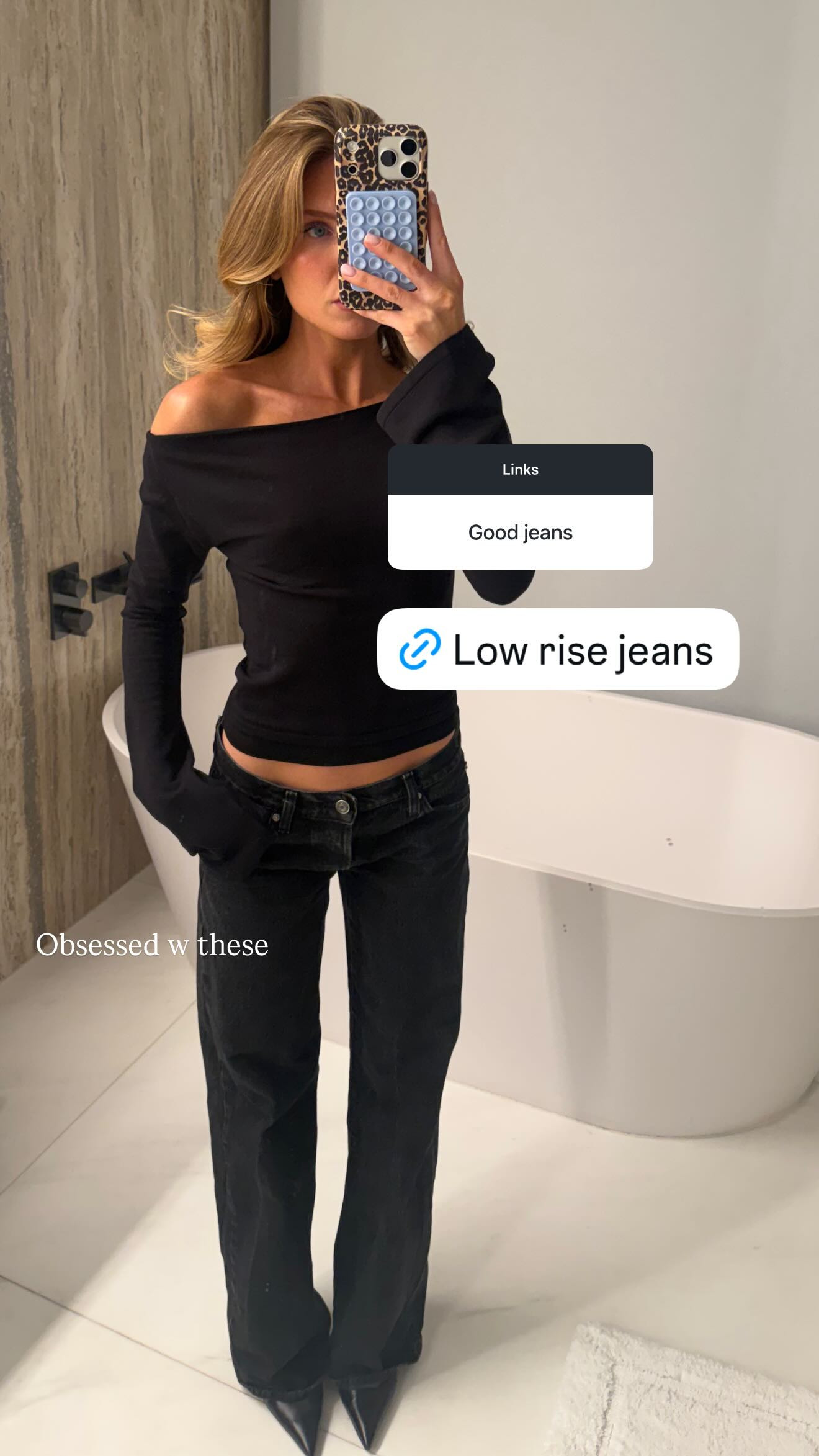 Obsessed with these low rise jeans in both colors 

 