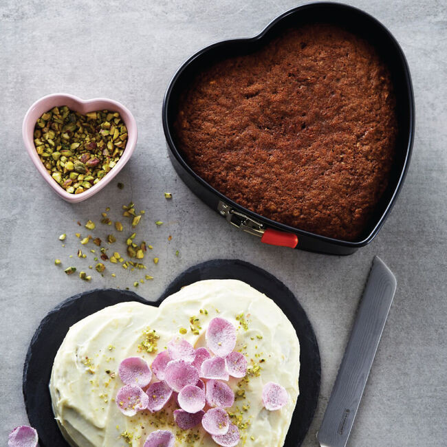 Non-stick Metal Bakeware Heart Springform Pan | Le Creuset