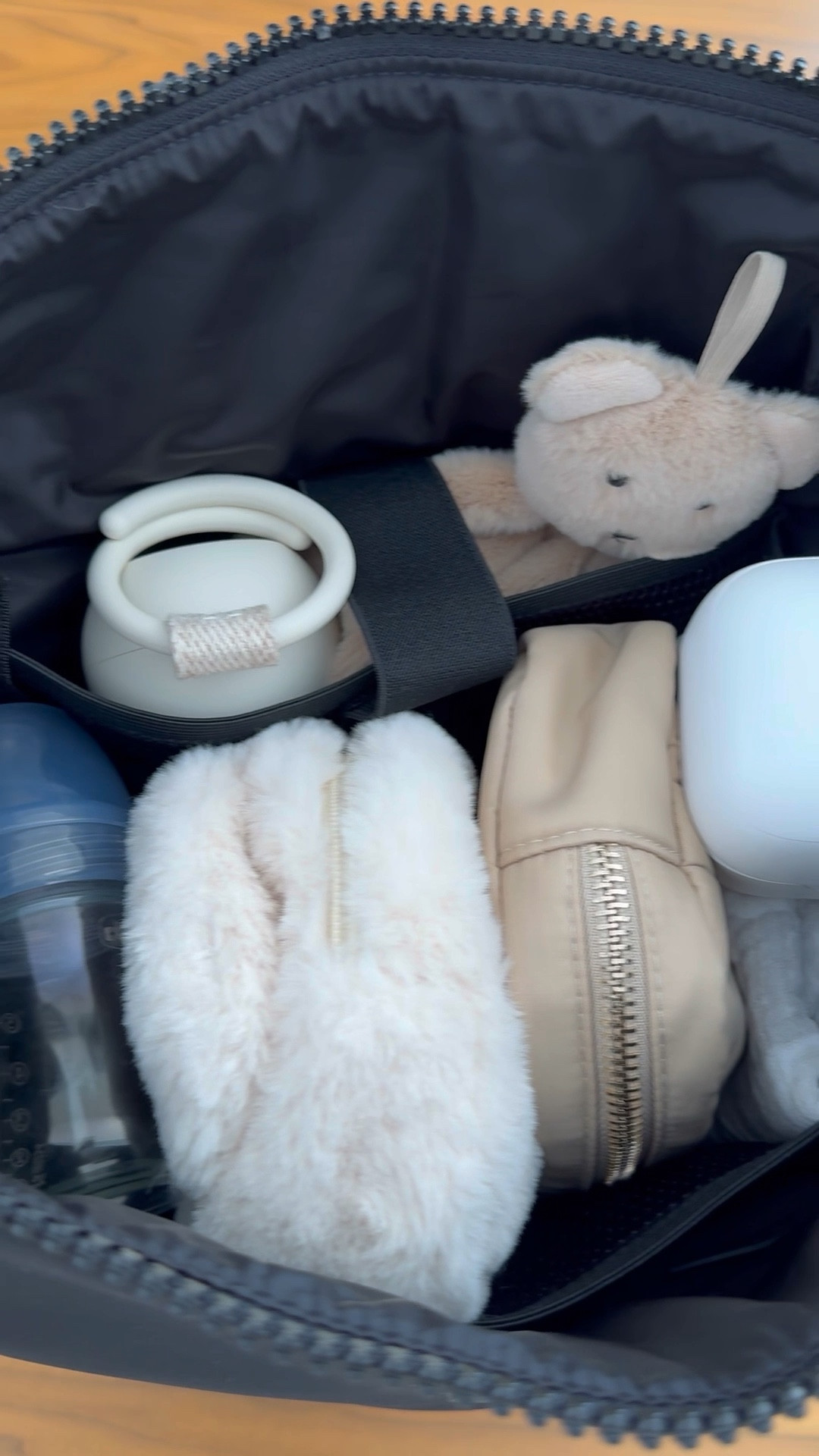 Let’s pack Emmett’s diaper bag ☁️🤍
We have the Indi diaper bag in Medium 🖤
#baby #diaperbag #essentials 

#LTKFamily #LTKBaby #LTKBump