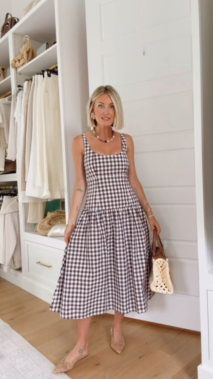 The drop waist on this brown gingham dress is so flattering! Such great quality and the perfect dress to wear year round with layers or without! Wearing 0

Loverly grey, Ann taylor finds, spring style, brown gingham maxi dresses, spring outfit ideas

#LTKootd #LTKSeasonal