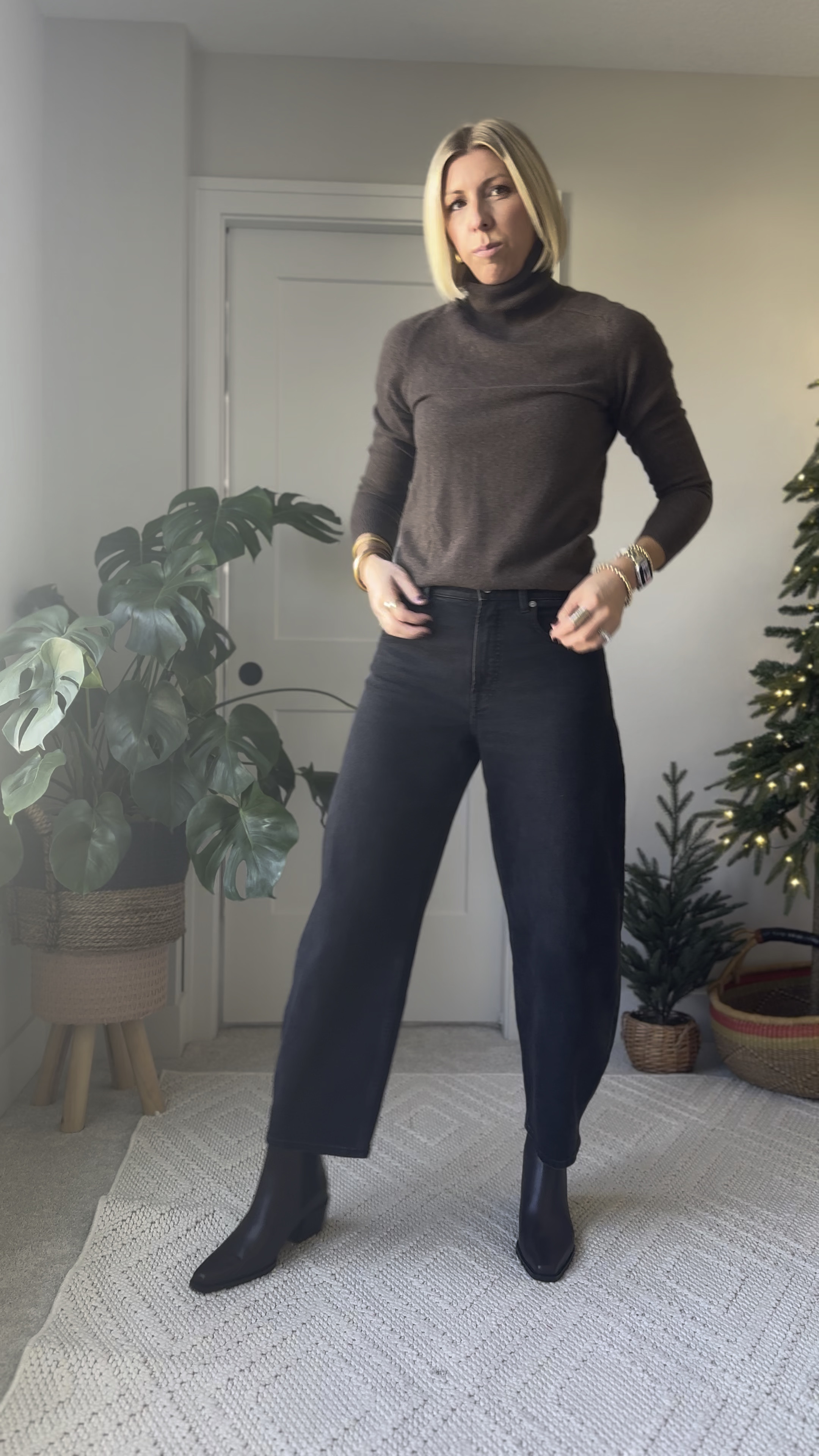 The most worn sweater in my closet! This cozy, super soft cashmere sweater is under $90 and fits true to size. Would make the perfect gift! 

#LTKGiftGuide #LTKWatchNow #LTKHoliday