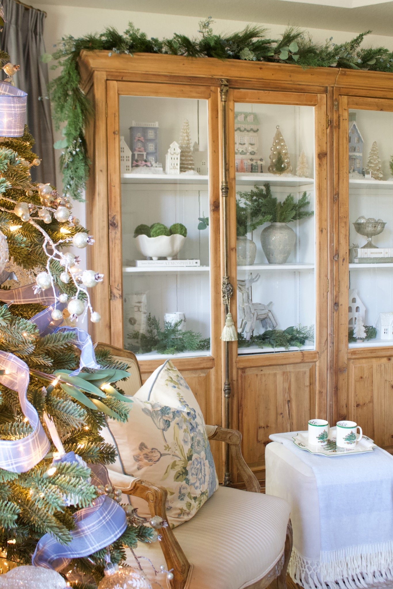 Shop holiday bookshelf decor 🎄

#LTKHome #LTKHoliday #LTKSeasonal