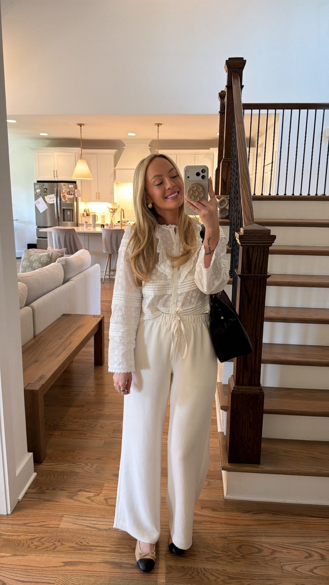 Can’t get enough of these pants lately!!! Favorites from Aritzia by far & so comfortable for travel 🤍