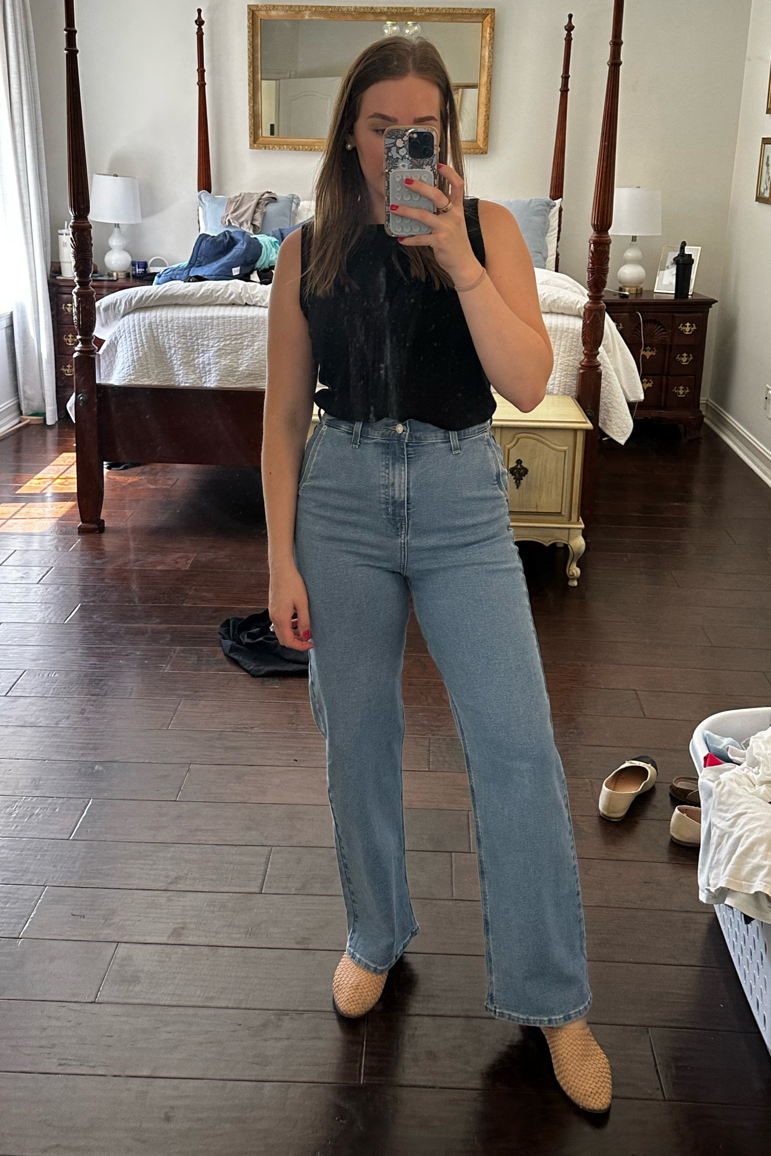 Mom OOTD 🖤