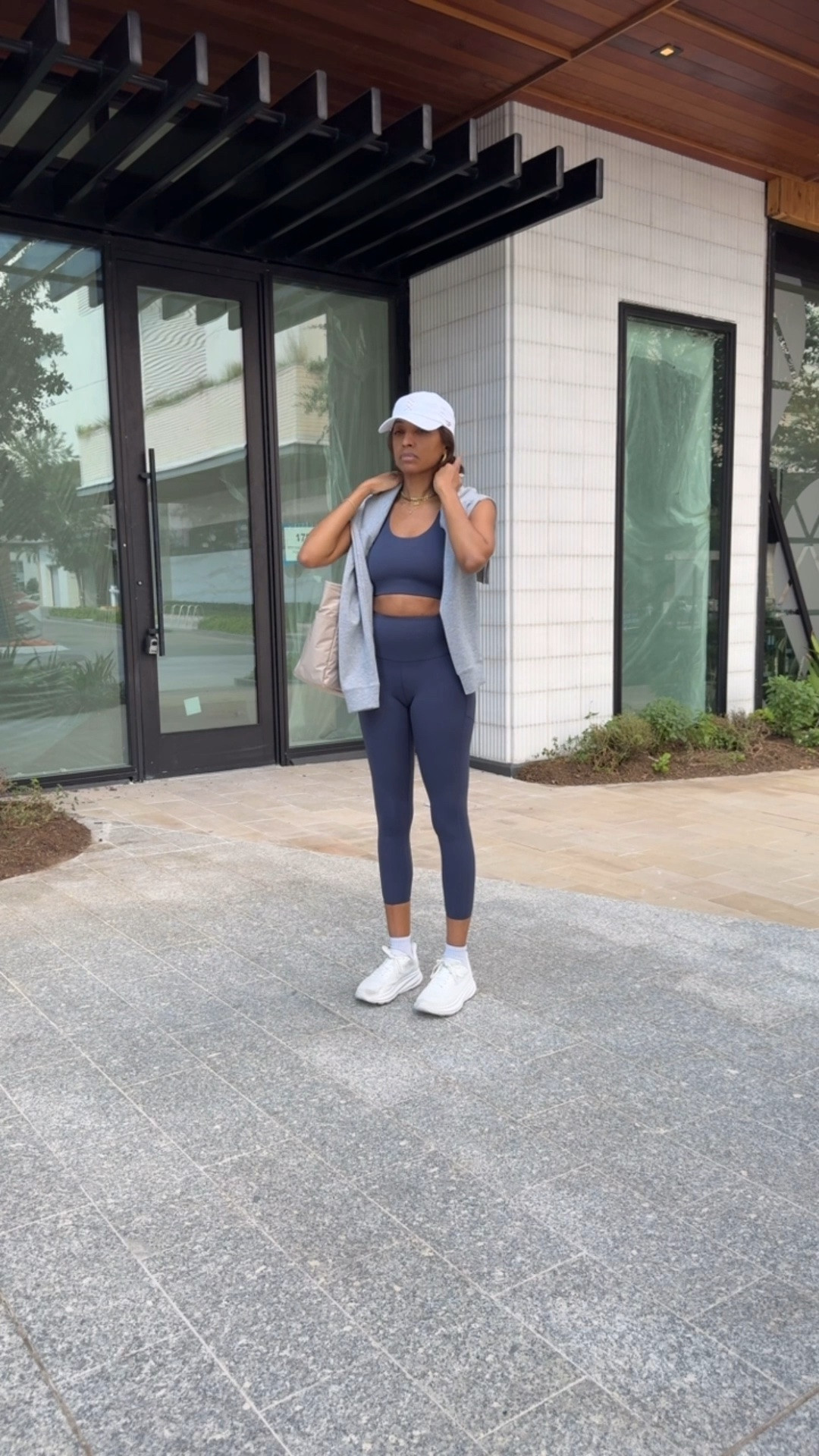 Love this set. The leggings are comfortable and the rise sits at the perfect place for those of us who like a bit more coverage. They also have pockets situated in the right place on the leg. Just above the thigh so it doesn’t make your legs look bigger😂🙌🏾