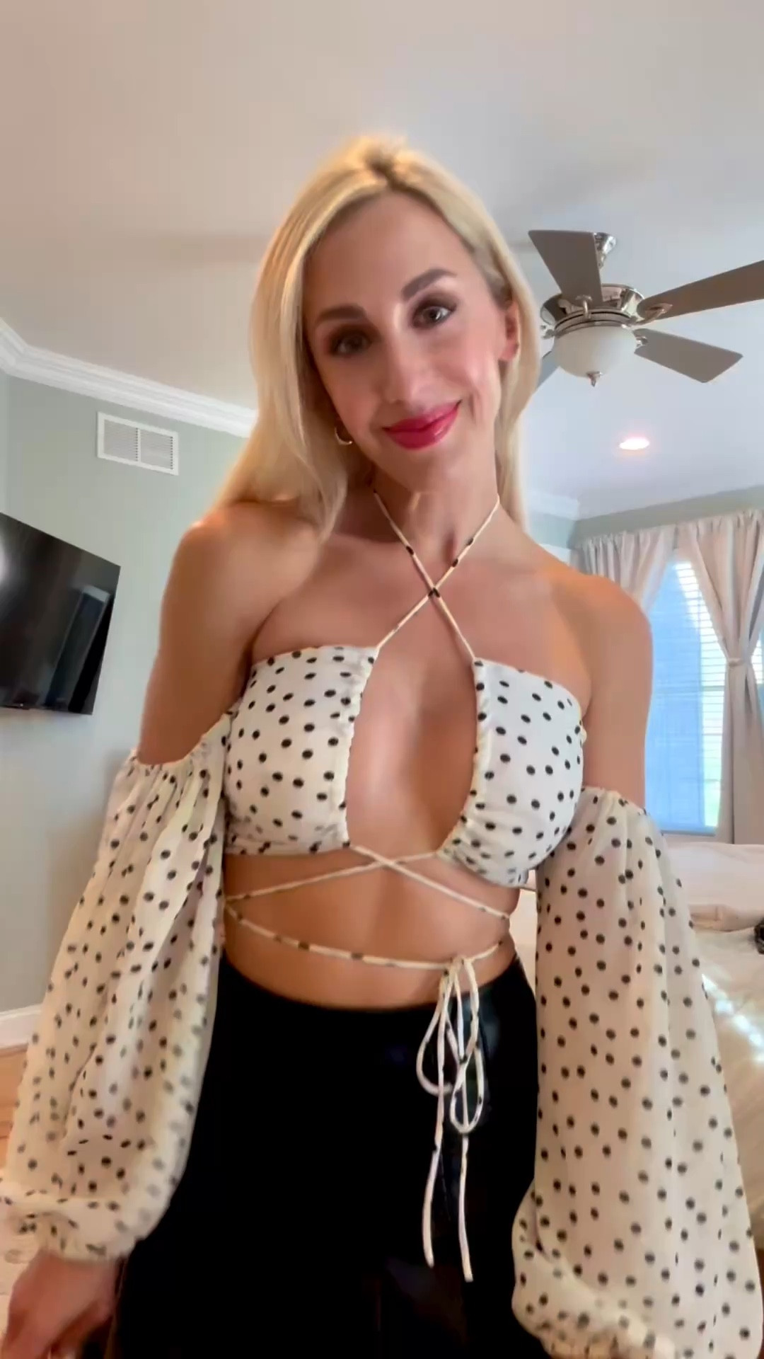 Finishing touches for a night out 🖤🤍

#LTKBeauty #LTKOver40 #LTKPetite