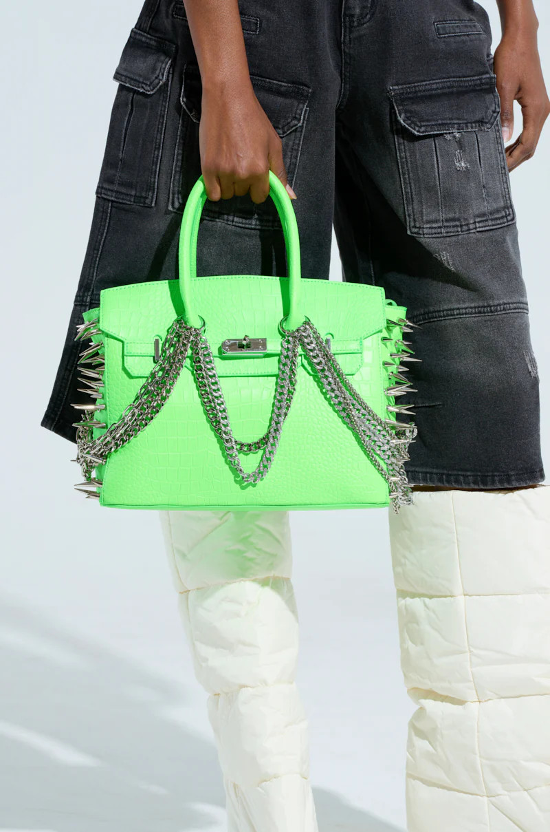 COME SLIDE EMBELLISHED TOTE | AKIRA