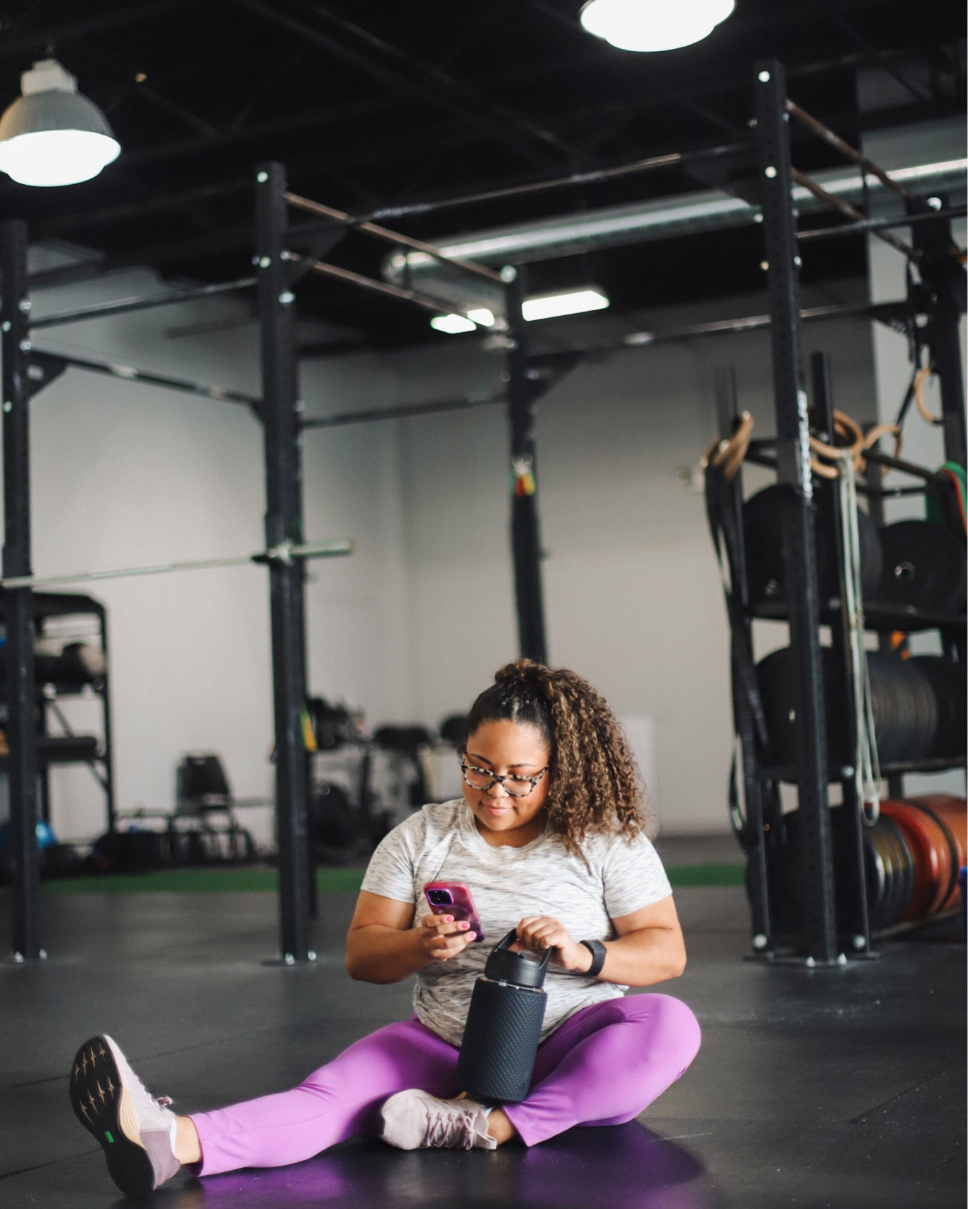 #Ad If you know me, I’m all about a good drinking vessel! Having a bottle that I like makes it easier to hit my hydration goals, which is important when I’m at the CrossFit gym hitting PRs. 🙌🏽

I recently received the Luxe Kit from HydroJug and both bottles fit perfectly into my lifestyle. Sharing details below ⬇️ 

- Studded SHKR: great for your pre-workout and post workout protein. It also comes with a tumbler lid and straw, making it highly versatile for everyday use. I use it in the morning for my reds, greens, and fiber powder mix, and pop the tumbler lid on and use it was my bottle for the work day.
- Glass Studded HydroJug: I love the silicone sleeve for added insulation and protection, especially since this one of the bottles I love to take to the gym with me. I know a bottle, especially of this size, is going to come in handy as we get back to outdoor workouts and running once the weather turns.

#HydroJug 

#LTKfit