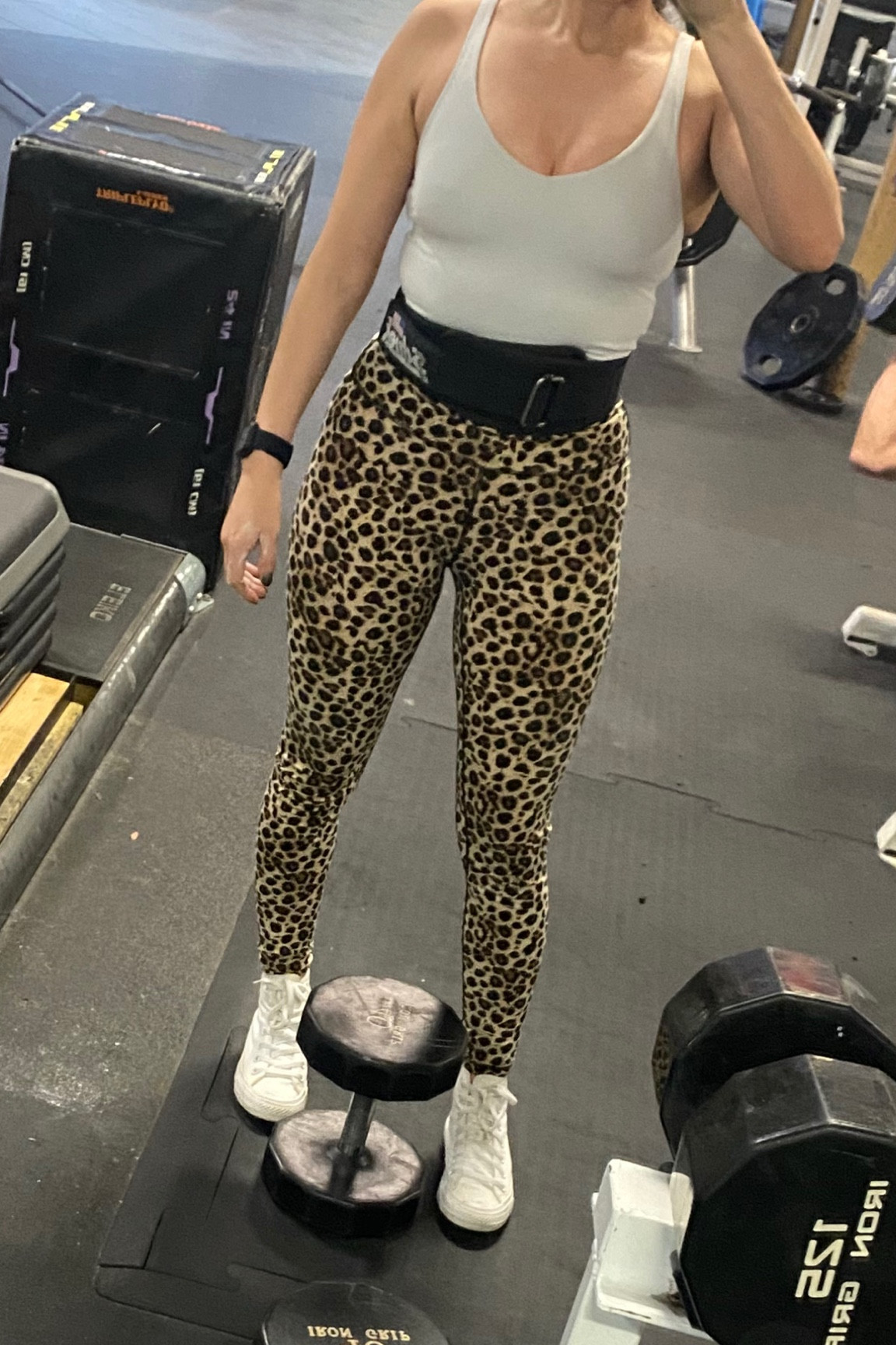 Lifting belt in full effect! These leggings are literally some of my favs especially for leg day 