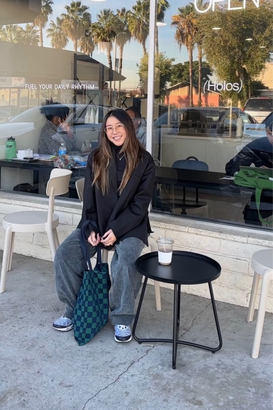 coffee shop essentials: baggy pants, sneakers and a tote bag



#LTKstyletip