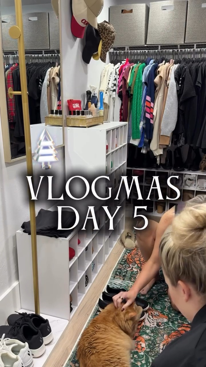Sooooo, I may have taught her some curse words 🤭😬🤷🏼‍♀️ 

🎄Vlogmas Day 5🎄

🎄Ginger’s a jerk
🎄 PT
🎄Work
🎄Grinchy Lunch Date
🎄Picked up Silvia, she’s still a hoe 😡
🎄Movie Night 😏 

#vlogmas #wlw #lifeover40