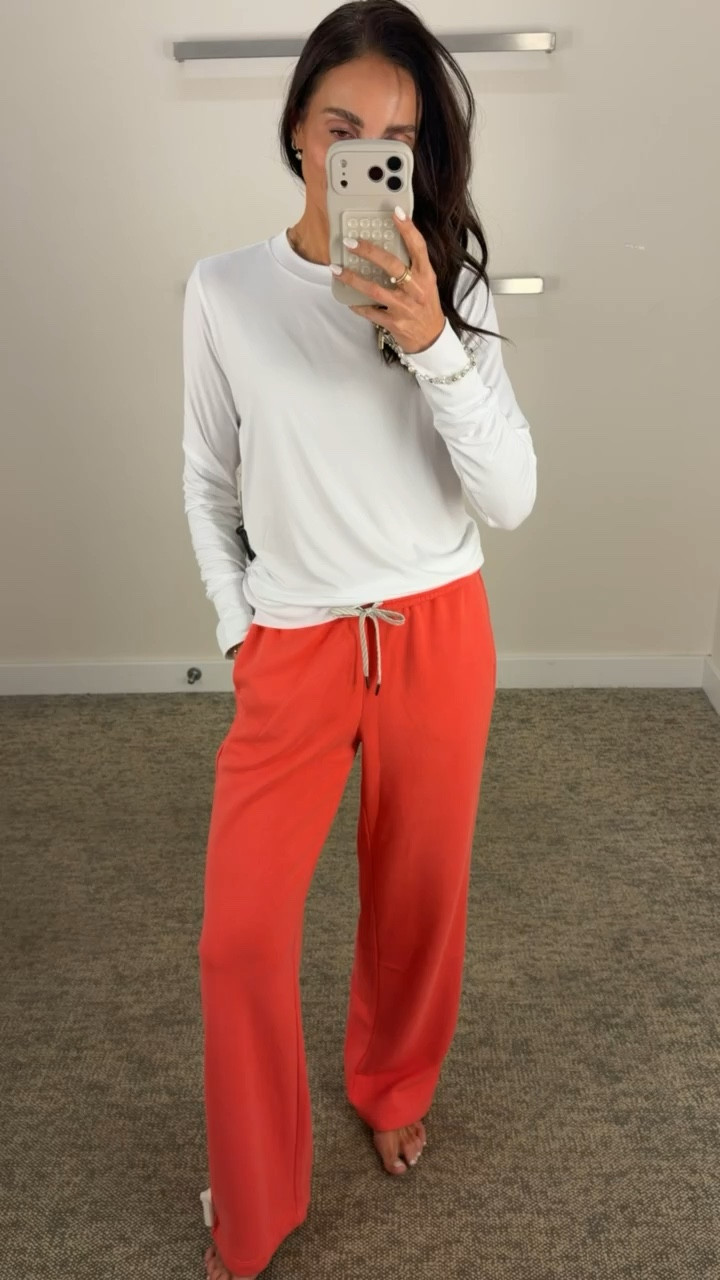 Athleisure outfit with bright coral pants, I' m wearing size XS in top and size S in pants.

summer athleisure, coral, bright colors, comfy style, sweatpants, annabrstyle.


#LTKmomlife #LTKOver40 #LTKootd