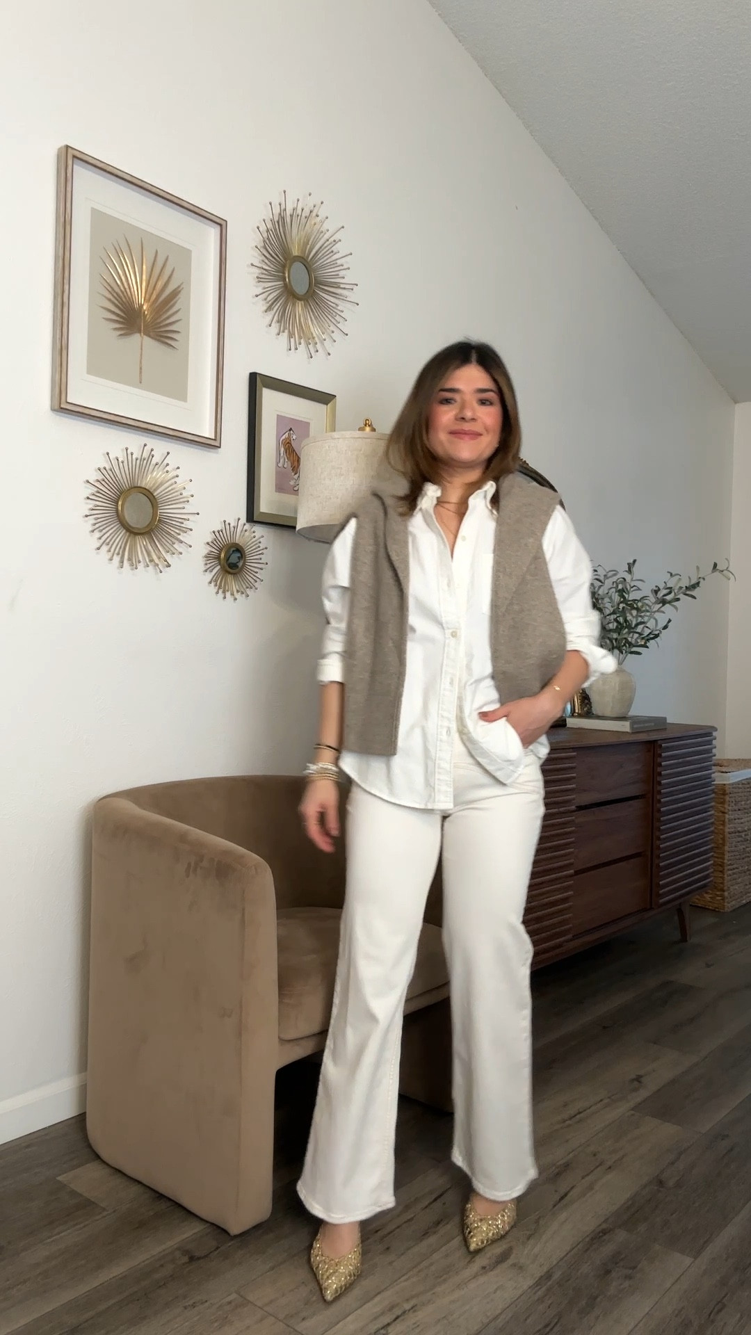  A chic and comfortable way to style a whit spit fit right now! 
Take 25% off my Hudson jeans with code CAROLINA25.
Shirt size small
Jeans size 24. They are very stretchy.
Take 25% off my knit sweater via Abercrombie! 

#LTKFindsUnder100 #LTKWatchNow #LTKSaleAlert