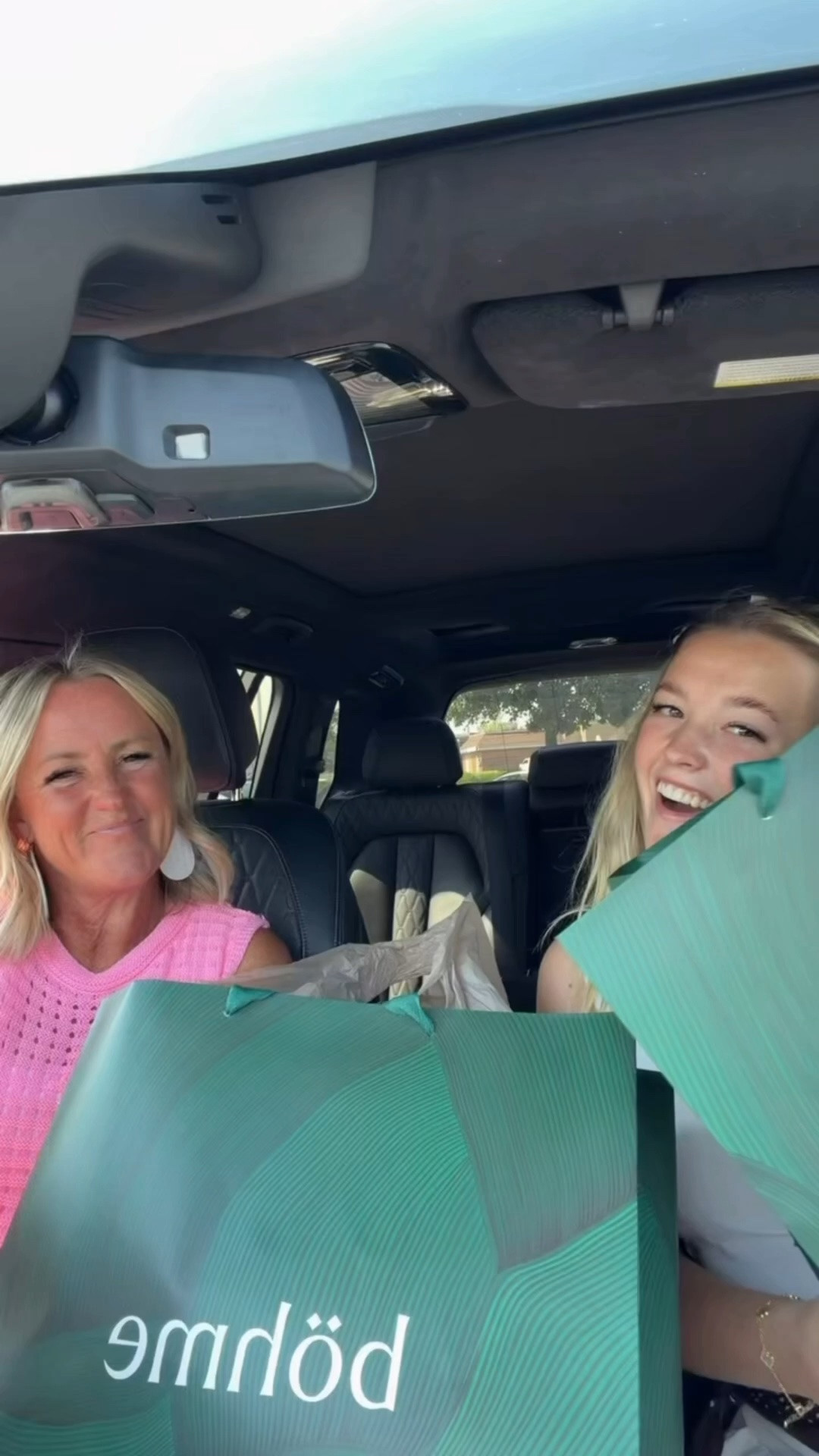 HAUL time! plus everything is 20% off right now on most of our haul!!
.
#bohme #dillards #freepeople #shopping #contentday #motherdaughter

#LTKootd #LTKmomlife #LTKSaleAlert