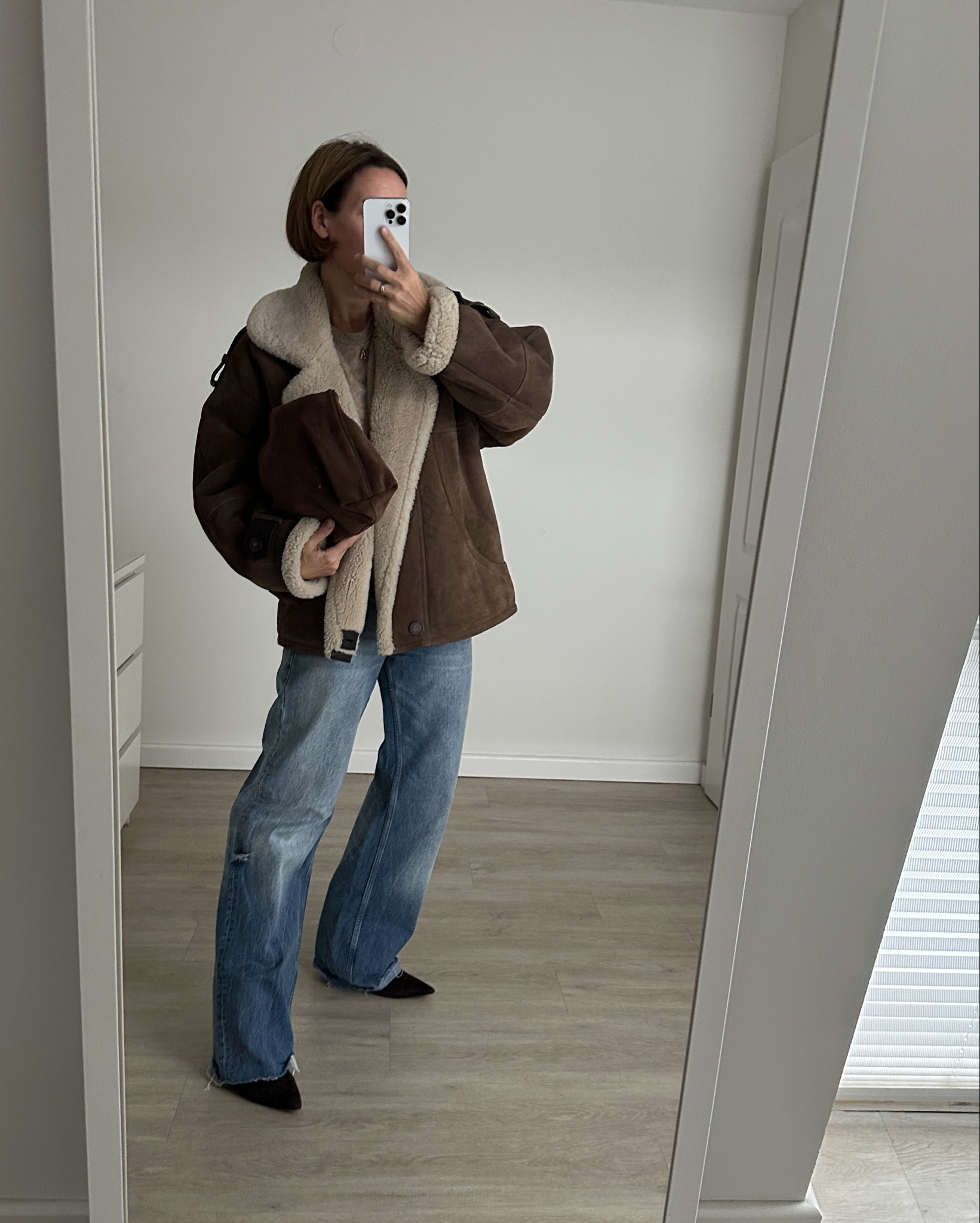 Flared Jeans & Wildleder Tasche & Shearling Jacke - Herbstoutfit

#LTKautumn #LTKdeutschland #LTKstyletip