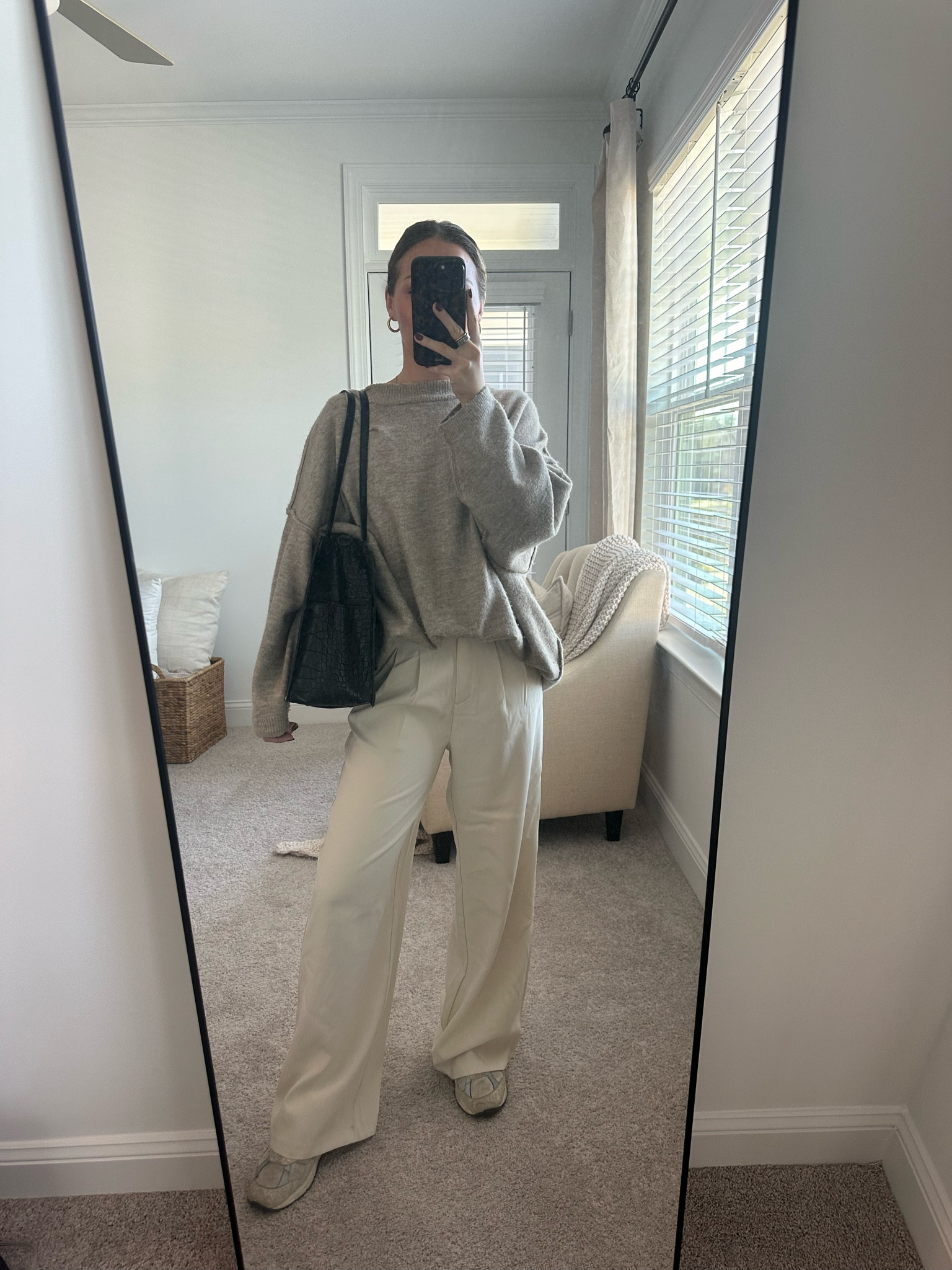 who else loves an elevated fit that’s just as comfortable as pjs??? 🙋🏼‍♀️🙋🏼‍♀️

exact sweater is from www.goingchicboutique.com !! 

#LTKFindsUnder50 #LTKWorkwear #LTKStyleTip