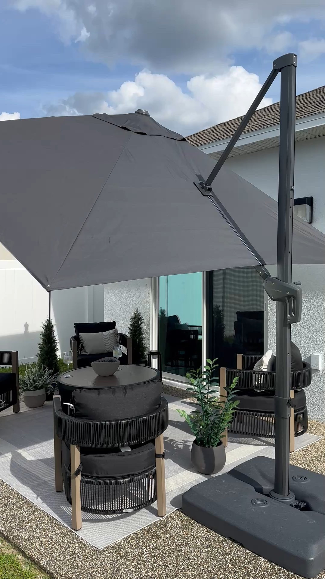 Outdoor decor, Tu patio merece lo mejor! ☀️✨
Estoy encantada con mi sombrilla de @purpleleafgarden — elegante, resistente y perfecta para disfrutar al aire libre.

¿Quieres la tuya? Usa mi código IVANY10OFF y aprovecha un descuento exclusivo. ¡Es el momento ideal para renovar tu espacio exterior!

#LTKSaleAlert #LTKSeasonal #LTKHome