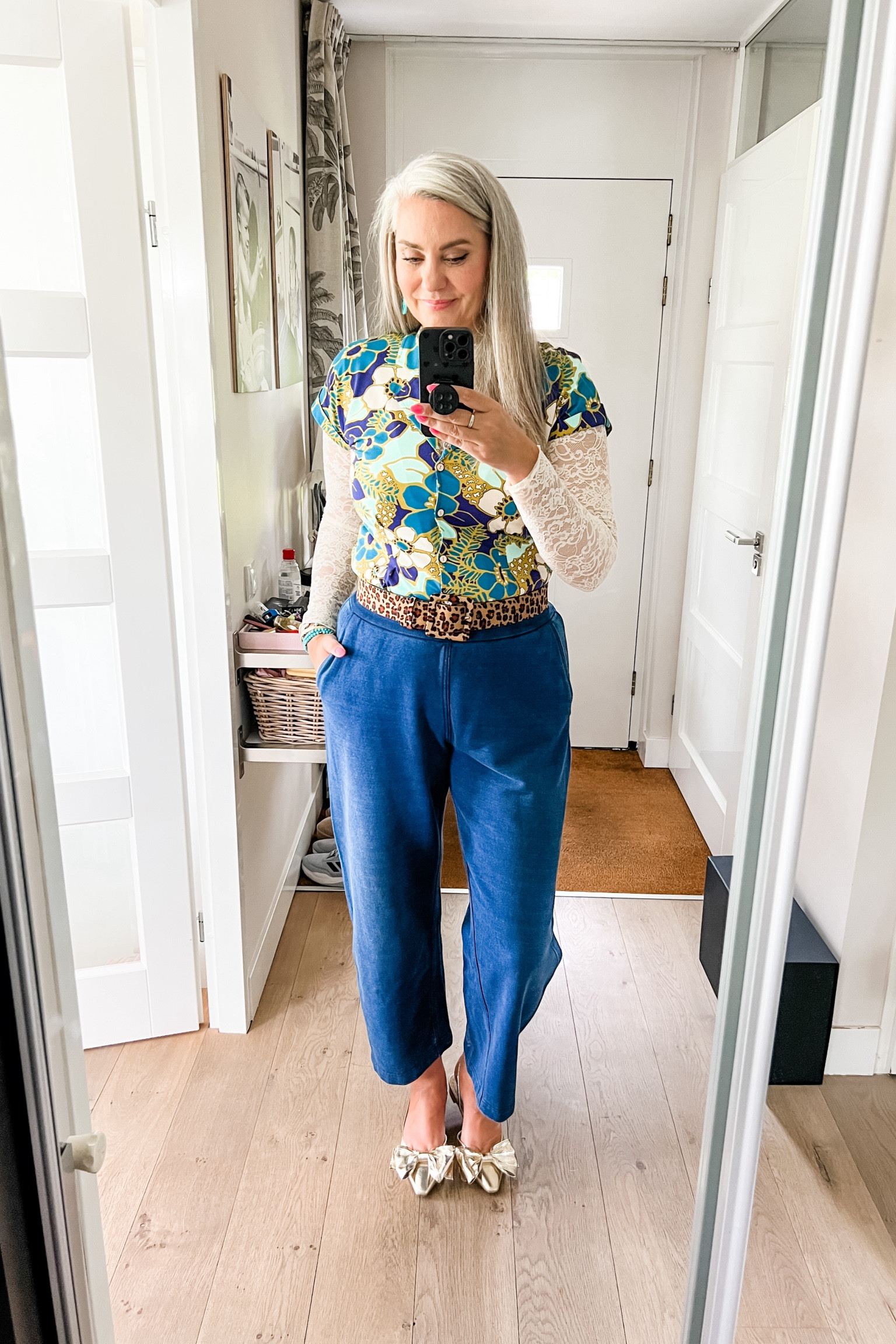 Ootd - Sunday. Retro style collared shirt from King Louie (ly), over a lace top paired with jogger like trousers, golden shoes with bows (Zara) and a leopard belt. 



#LTKnederlands #LTKmidsize #LTKeurope