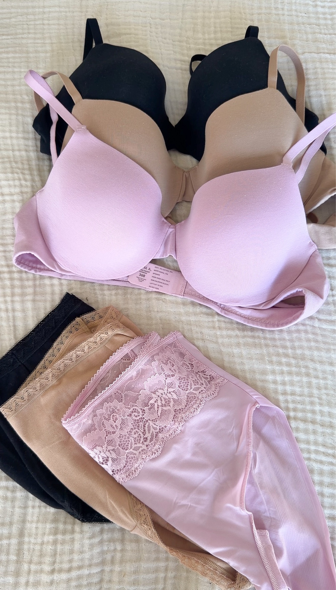The perfect comfy seamless bras for everyday wear from Soma. Strapless bra // seamless panties 