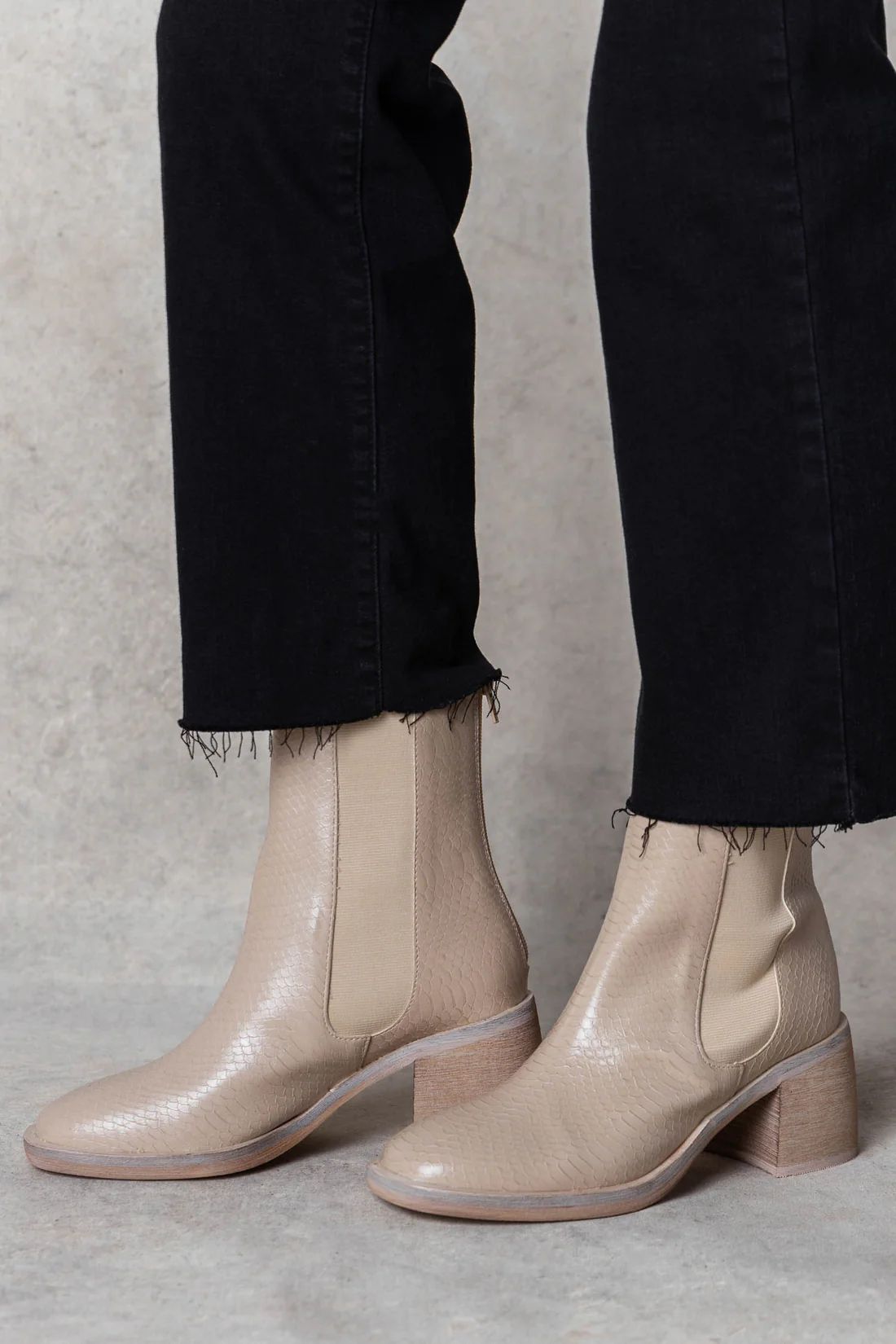 Olivia Ankle Boots in Beige | Bohme