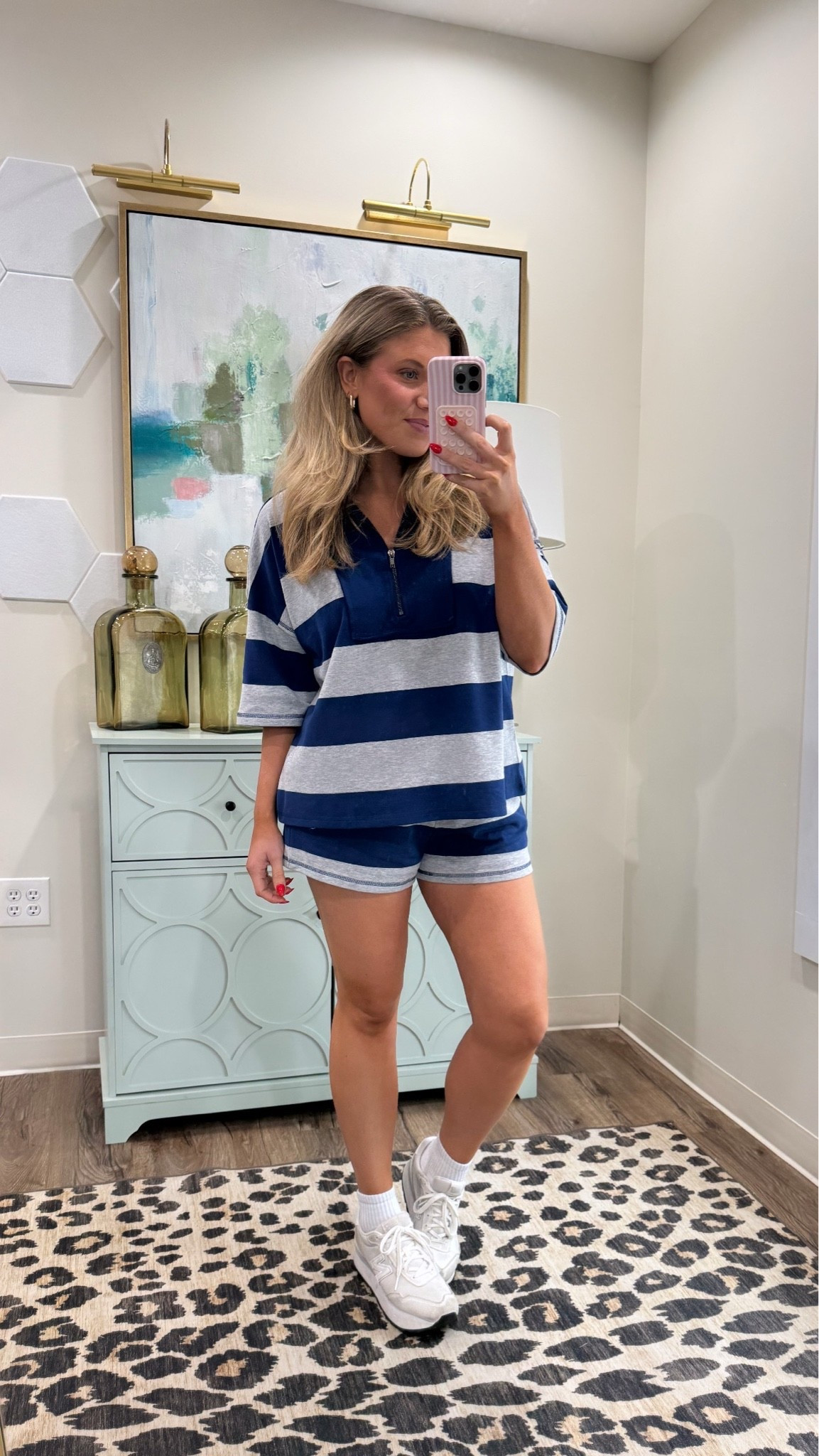 OOTD!!! So comfy! 💘

Wearing a size medium!