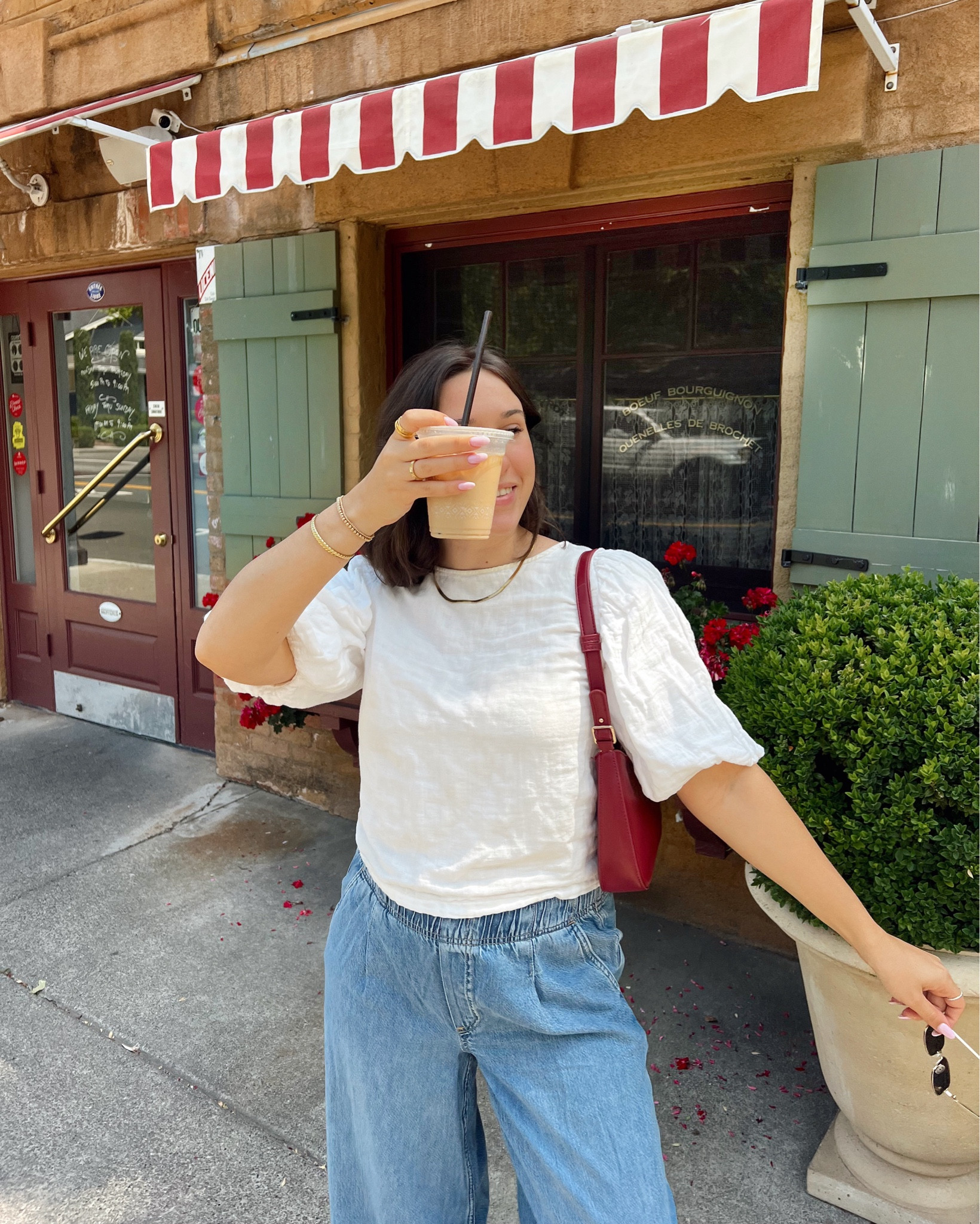 Summer outfit, easy look, baggy jeans, drawstring jeans, comfy jeans, loose jeans, puff top, white top, white blouse, red bag, shoulder bag 

#LTKFindsUnder50 #LTKSummerEdit #LTKMidsize
