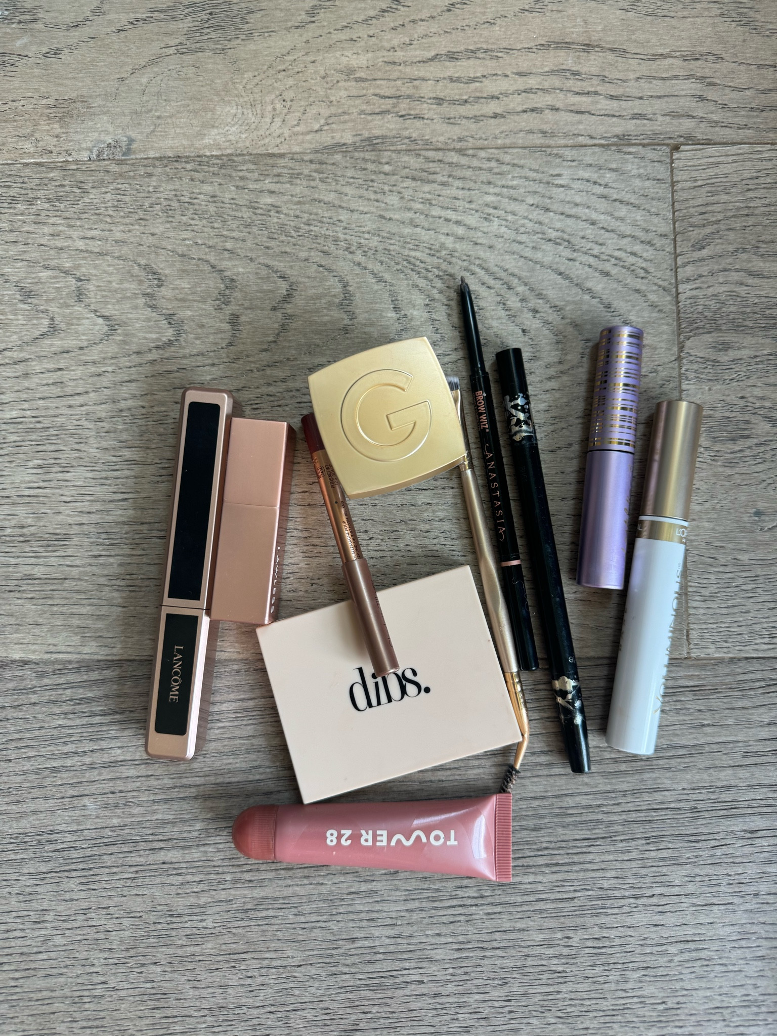 Makeup. Eyes and lips. 

Shades
Liner:love trap
Lipstick: daisy girl
Eyeshadow: peaches in hand use code STEPHS for 15% off
Lipgloss: dolce de leche 

#LTKVideo #LTKFindsUnder50 #LTKStyleTip