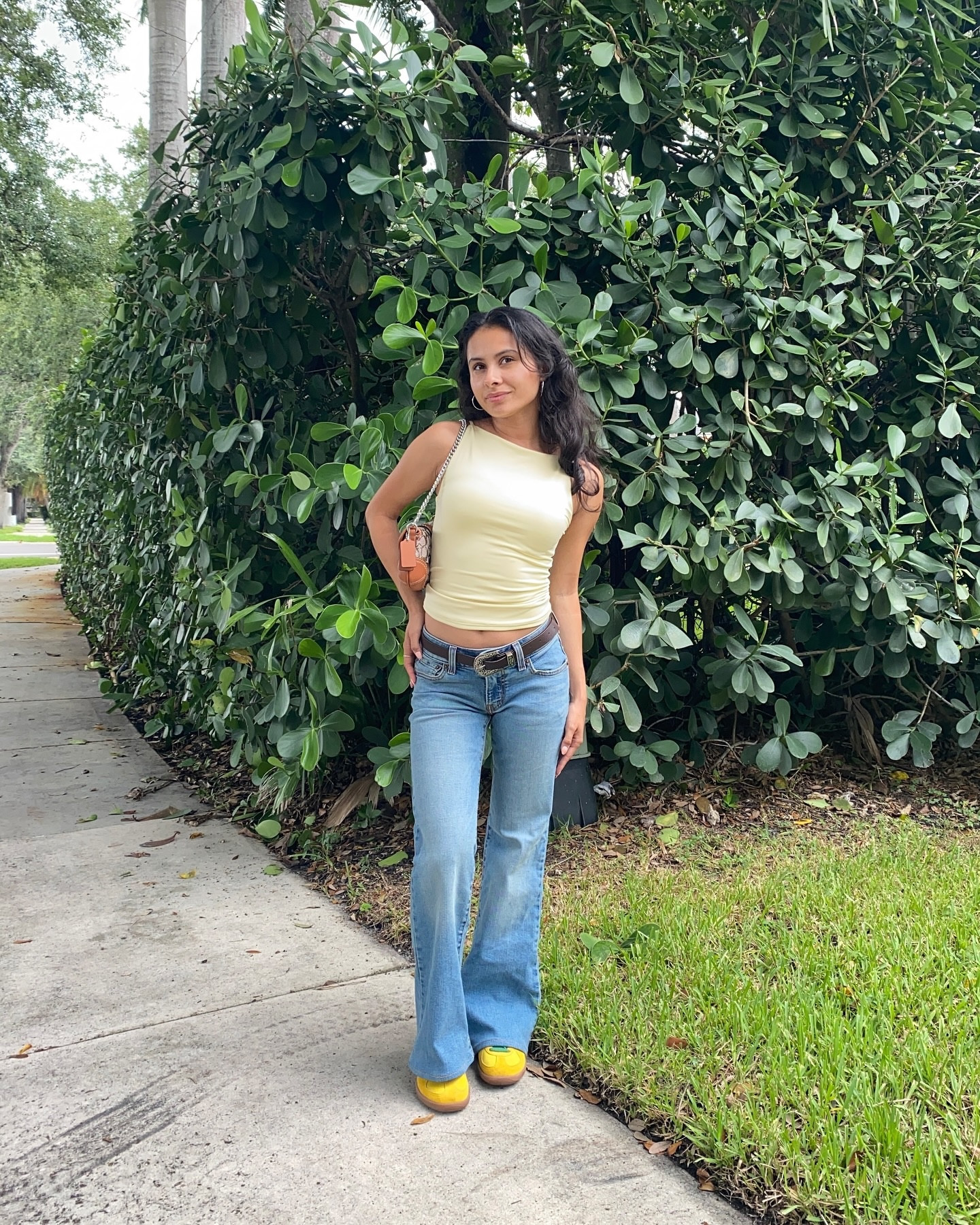 Wearing sunshine 🤎🍋 Flare jeans are my fav denim styles 🫶

#summerfashion #flarejeansoutfit #pumapalermos #miamifashioncreator #miamiinfluencer #yellowoutfit #outfitideas #summeroutfit #casualstyleforwomen