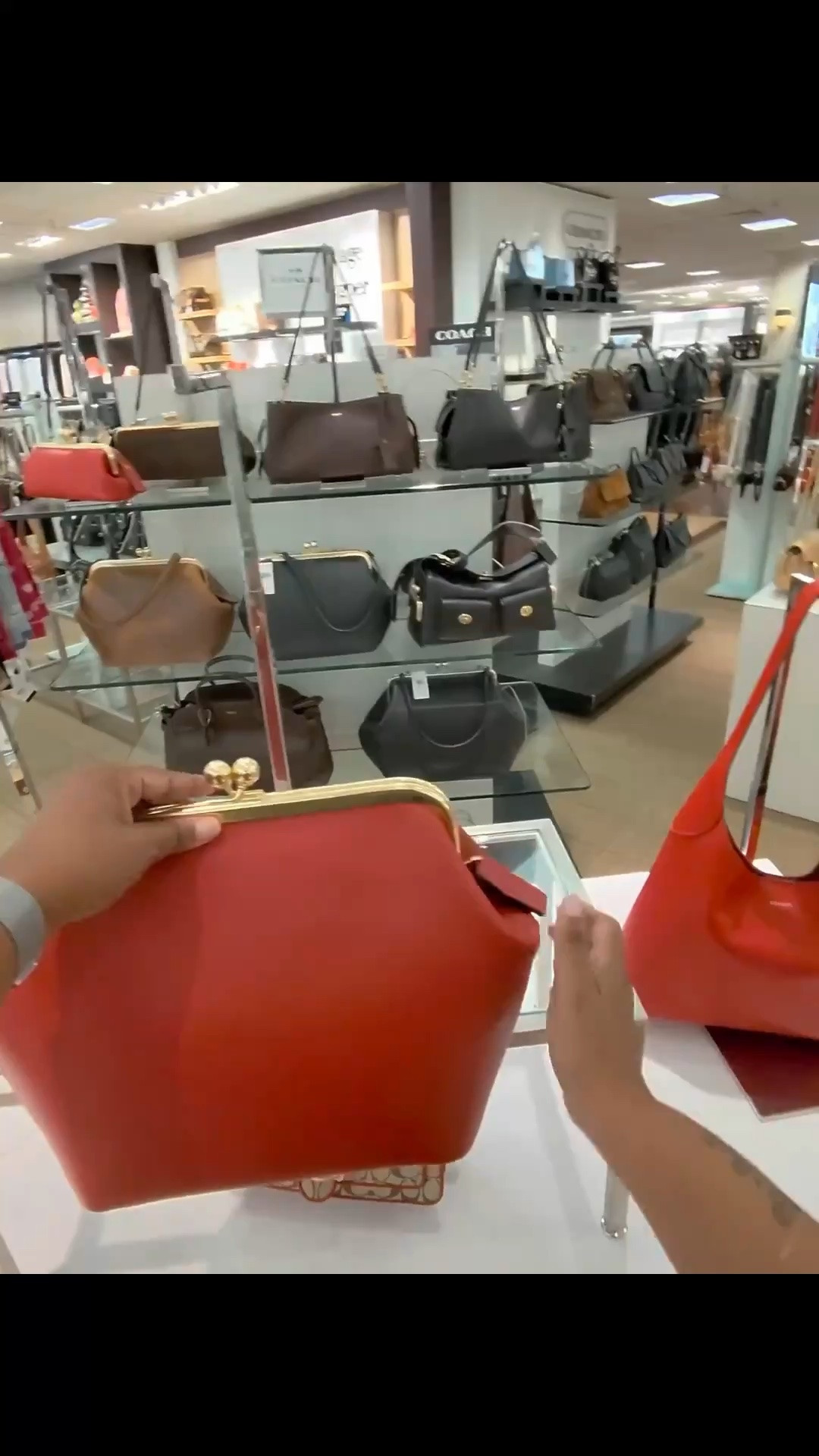 Looking for the perfect fall handbag? 🍂 COACH has so many beautiful bags ready for sweater, denim, and boot season. #coachbags #fallhandbags #fallstyle #designerbags #handbaglover