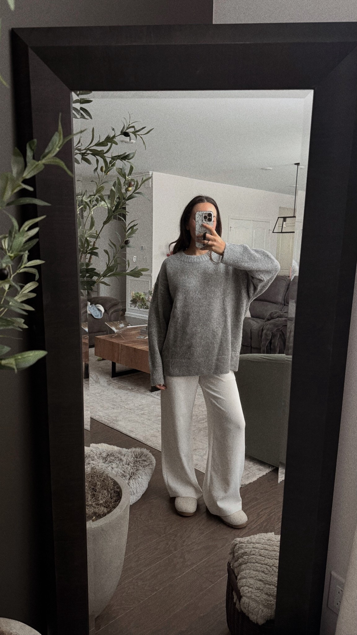 Medium in sweater (sized up for an oversized look), small short pants (I have a pair that’s XS short and find they were a little small and shorter for some reason so sized up to a small!)

@Aritzia @jcrew 

#LTKootd