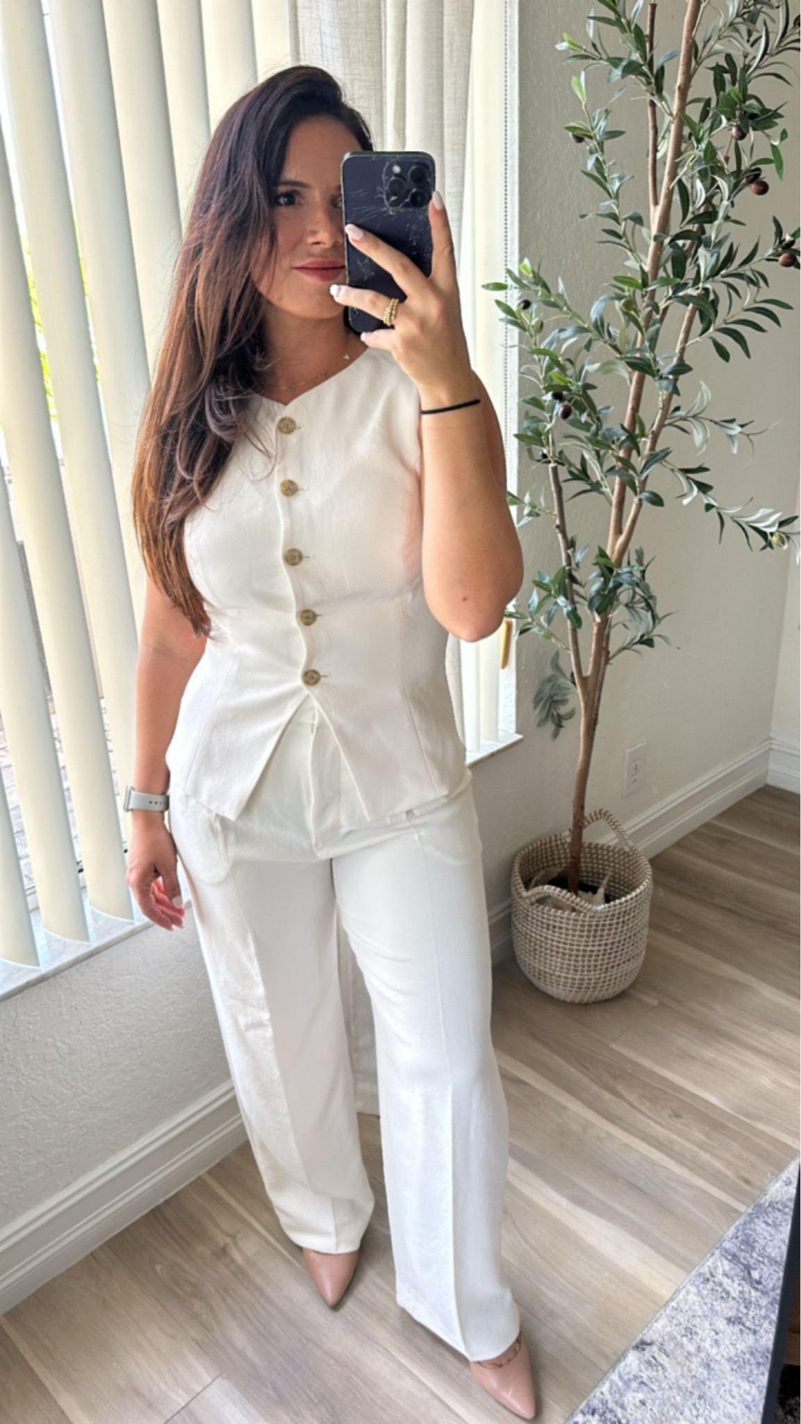 Wearing size 6 in pants and top

Aritzia. Work wear. Elevated style. Spring. Petite friendly. White set. 

#LTKWorkwear #LTKPetite #LTKStyleTip