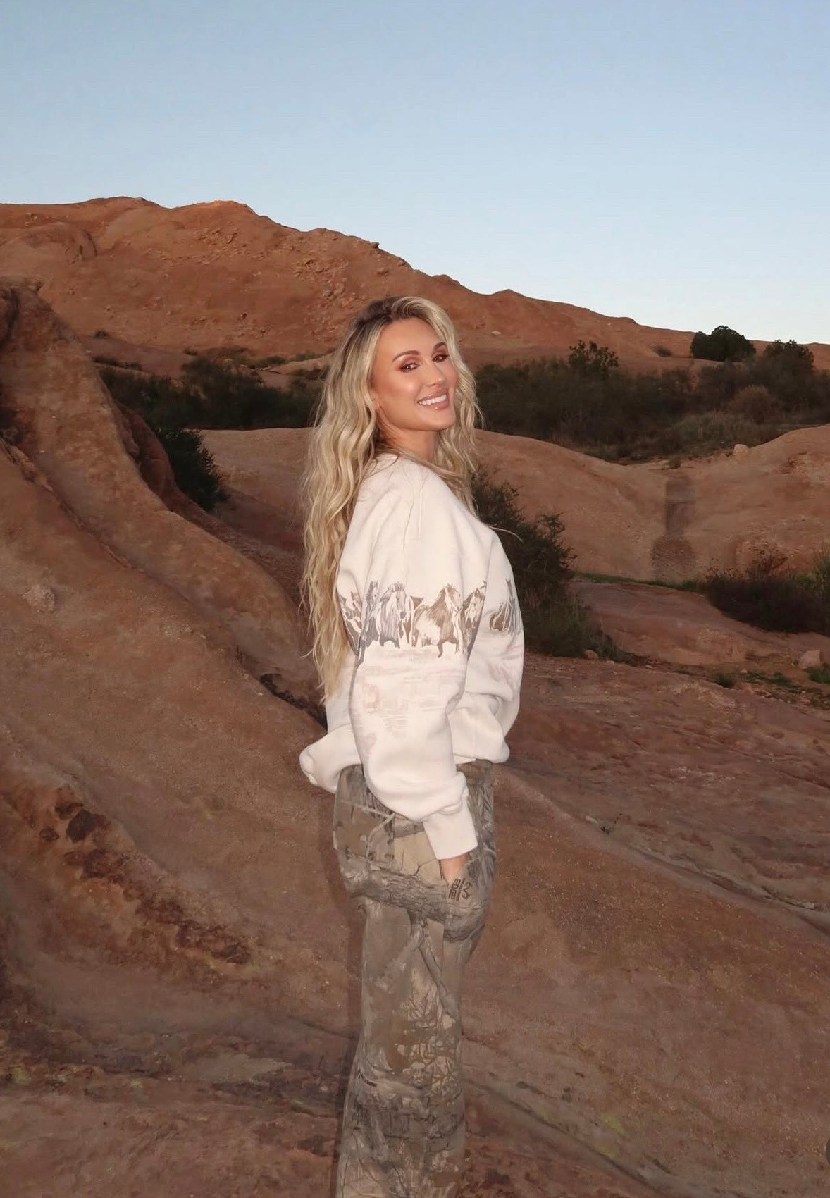 Love an oversized sweater and cargo pants!

#LTKSeasonal #LTKootd #LTKdayinmylife