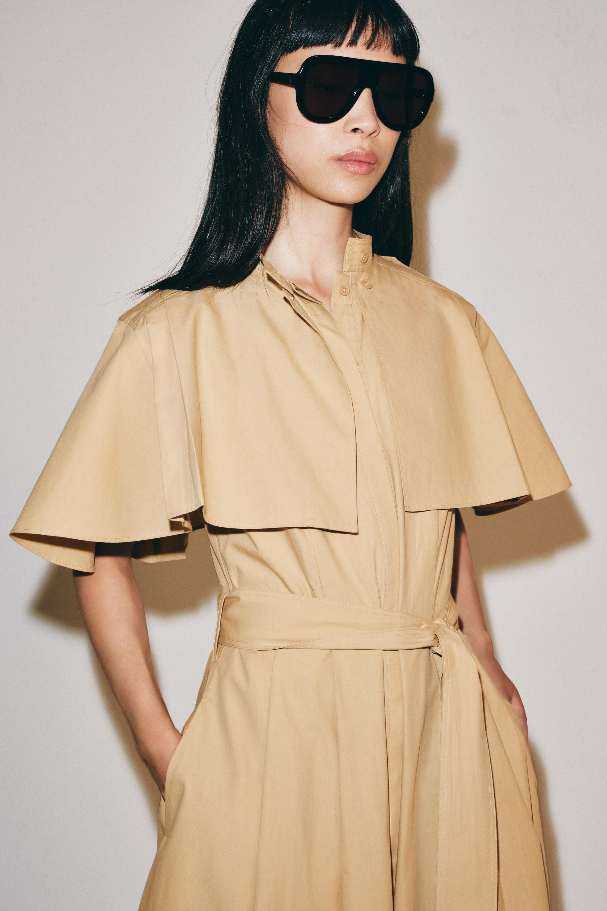 ZARA WOMAN COLLECTIONDress made of cotton yarn. Lapel collar and cape sleeves with shoulder tabs.... | Zara US